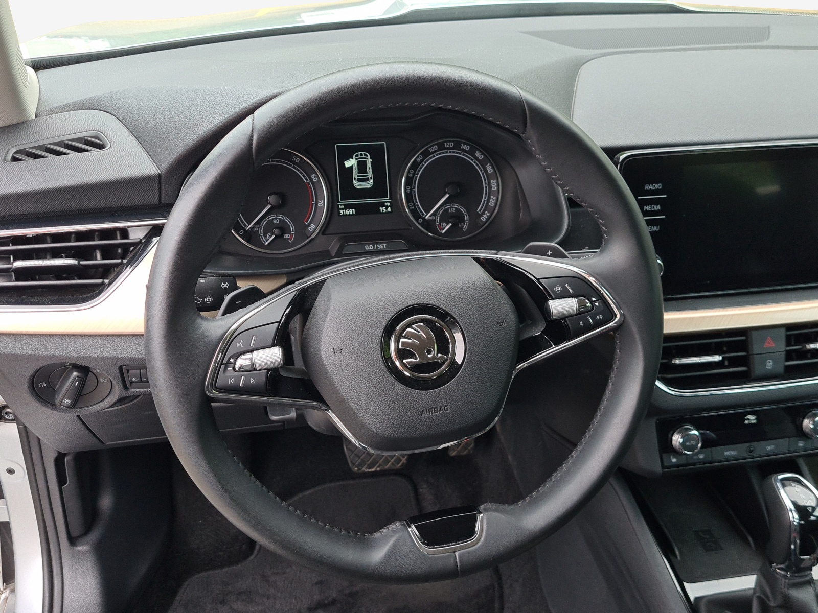 SKODA Kamiq 1.0 TSI Style DSG-image-9