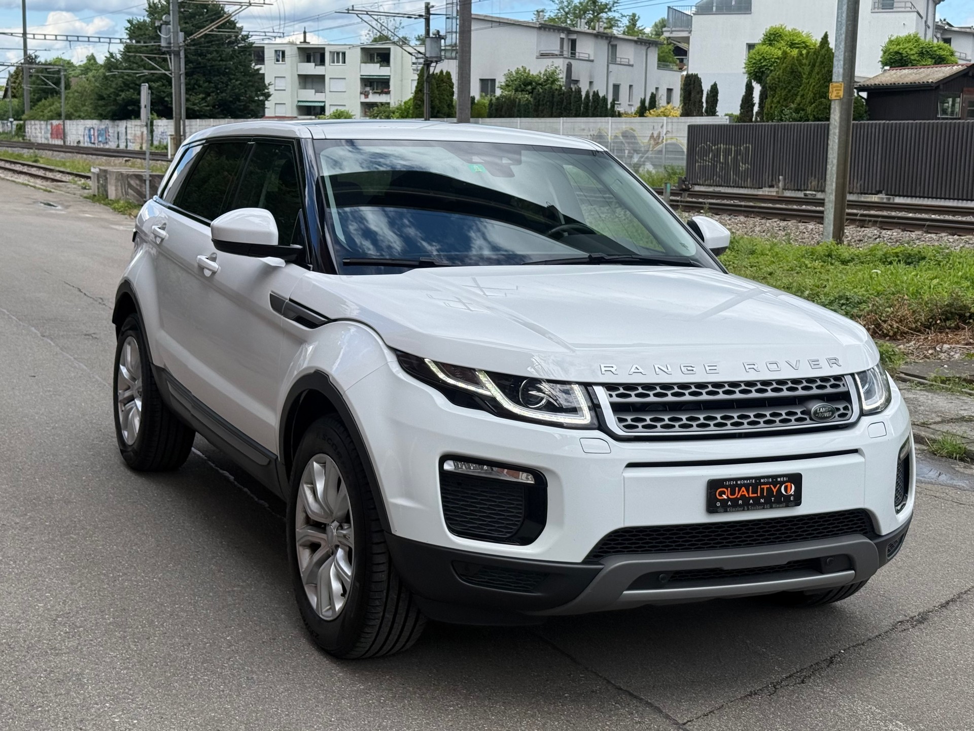 LAND ROVER Range Rover Evoque 2.0 TD4 HSE AT9-image-1