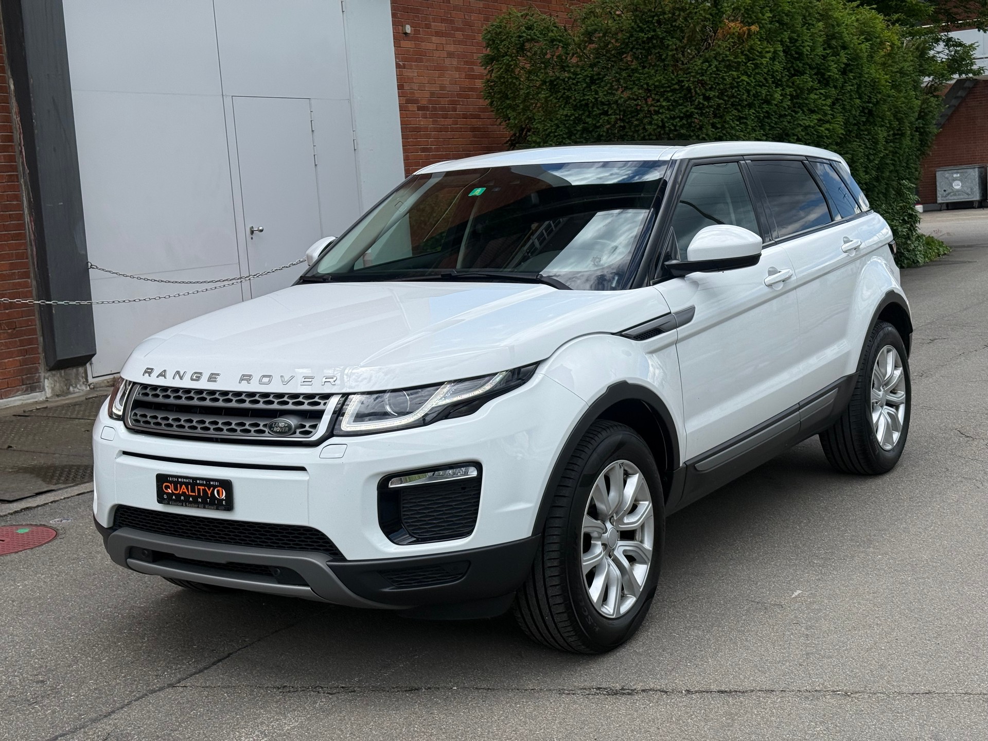 LAND ROVER Range Rover Evoque 2.0 TD4 HSE AT9-image-2