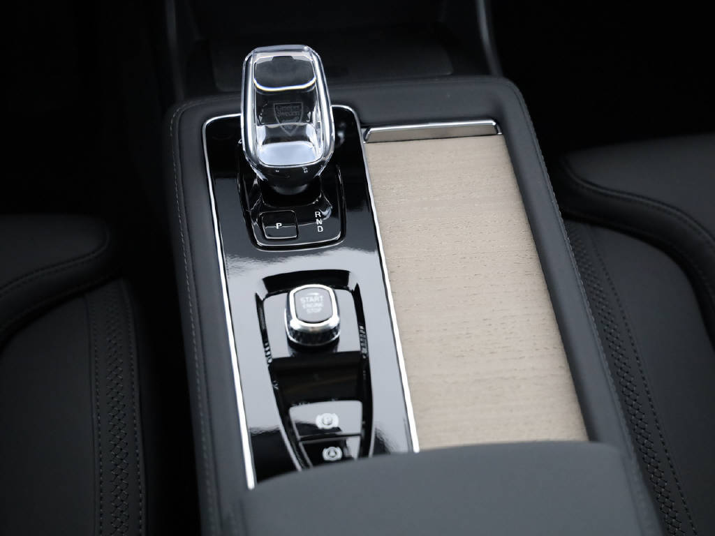 VOLVO XC90 2.0 T8 TE Plus Dark eAWD-image-10