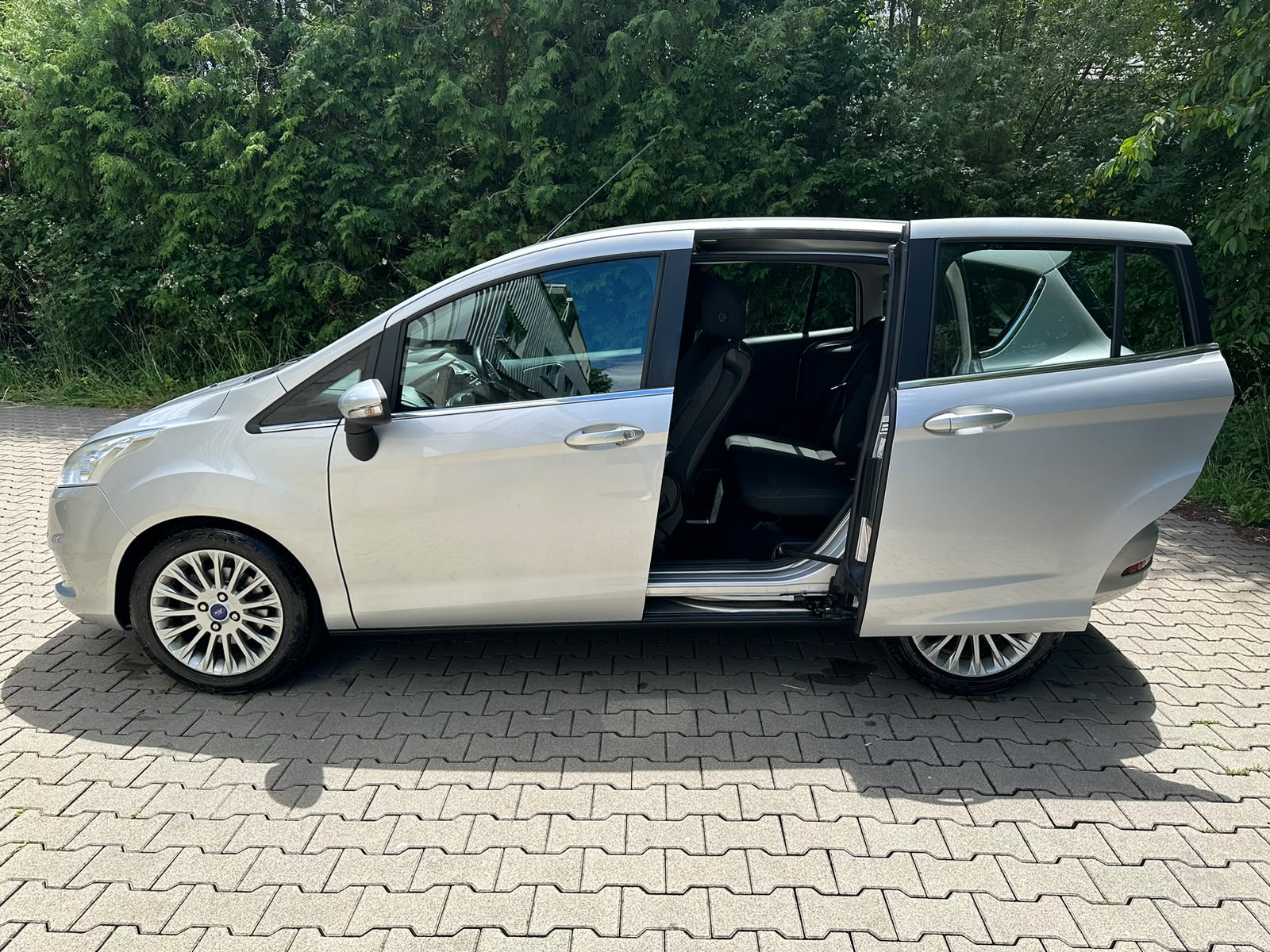 FORD B-Max 1.6 Ti-VCT Titanium PowerShift-image-2