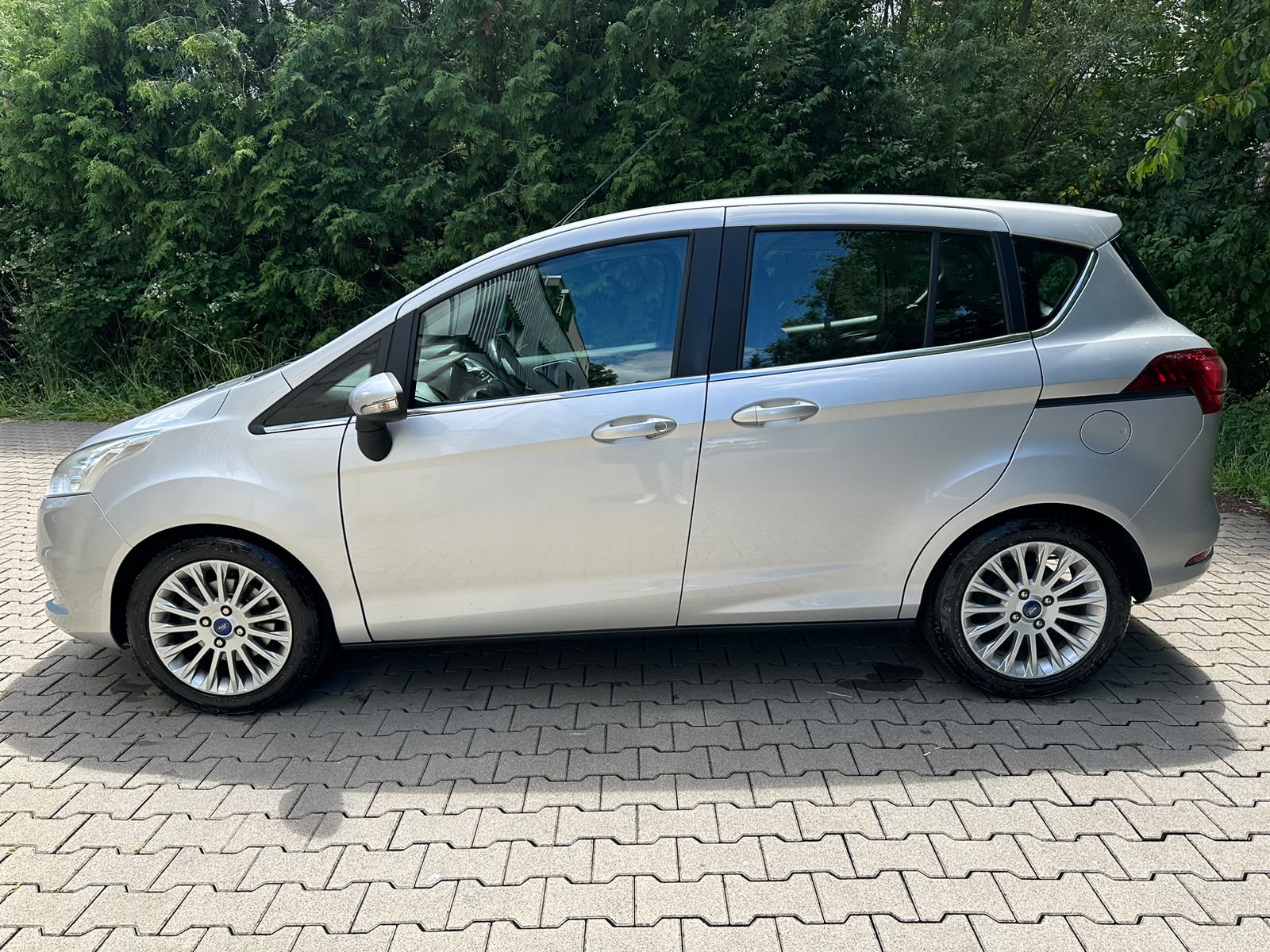 FORD B-Max 1.6 Ti-VCT Titanium PowerShift-image-1