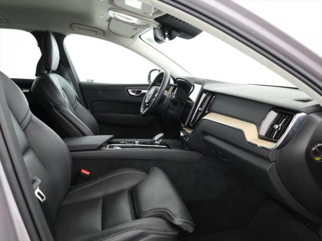 VOLVO XC60 T6 eAWD PluginHybrid Plus Dark Geartronic-image-3