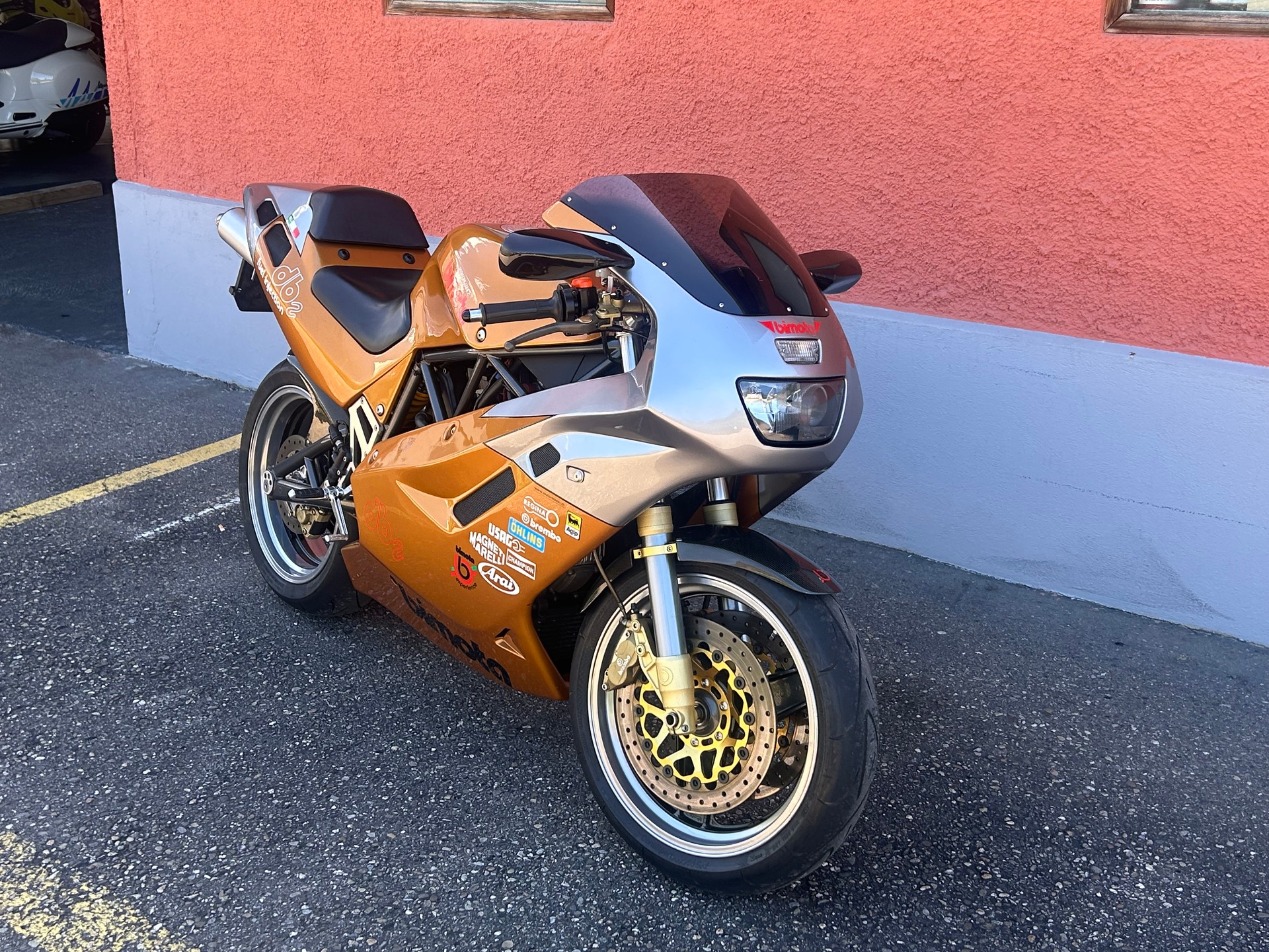 BIMOTA DB2 SR-showroom-element-3