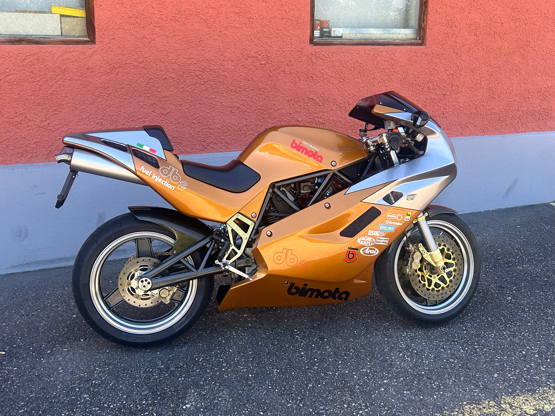 BIMOTA DB2 SR-showroom-element-2