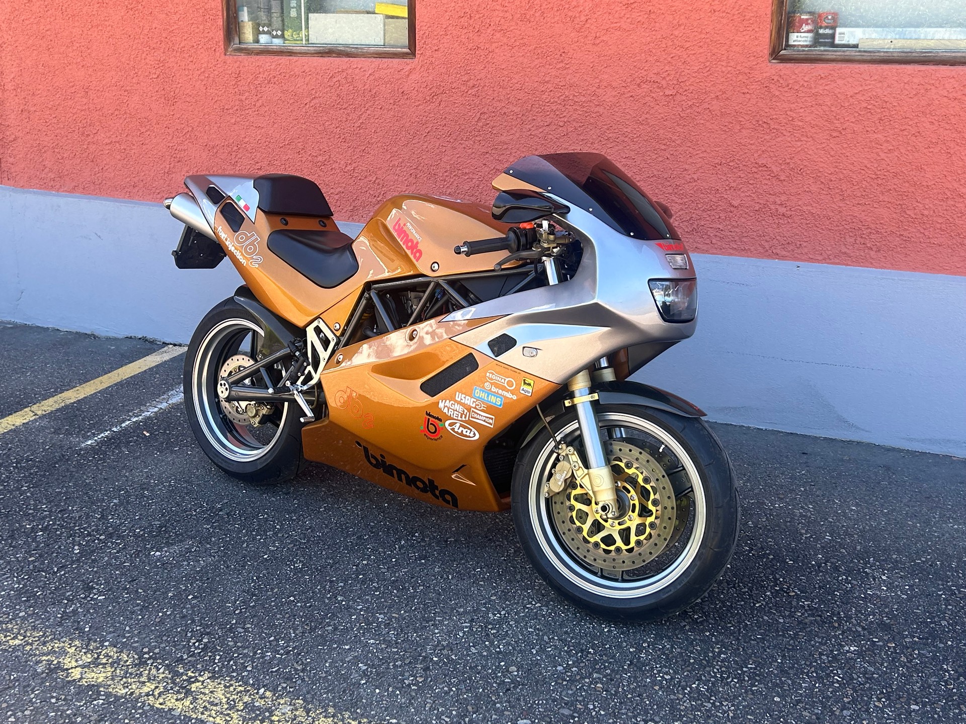 BIMOTA DB2 SR-showroom-element-1