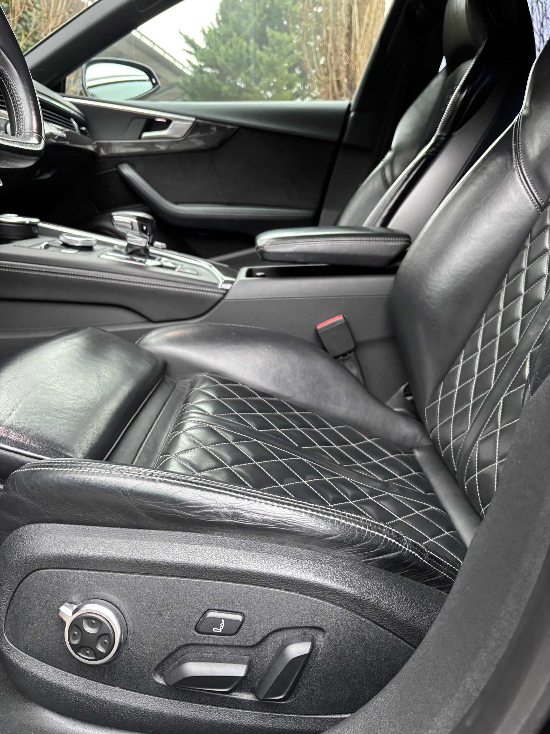 AUDI 3.0 V6 TFSI quattro T-Tronic-image-3
