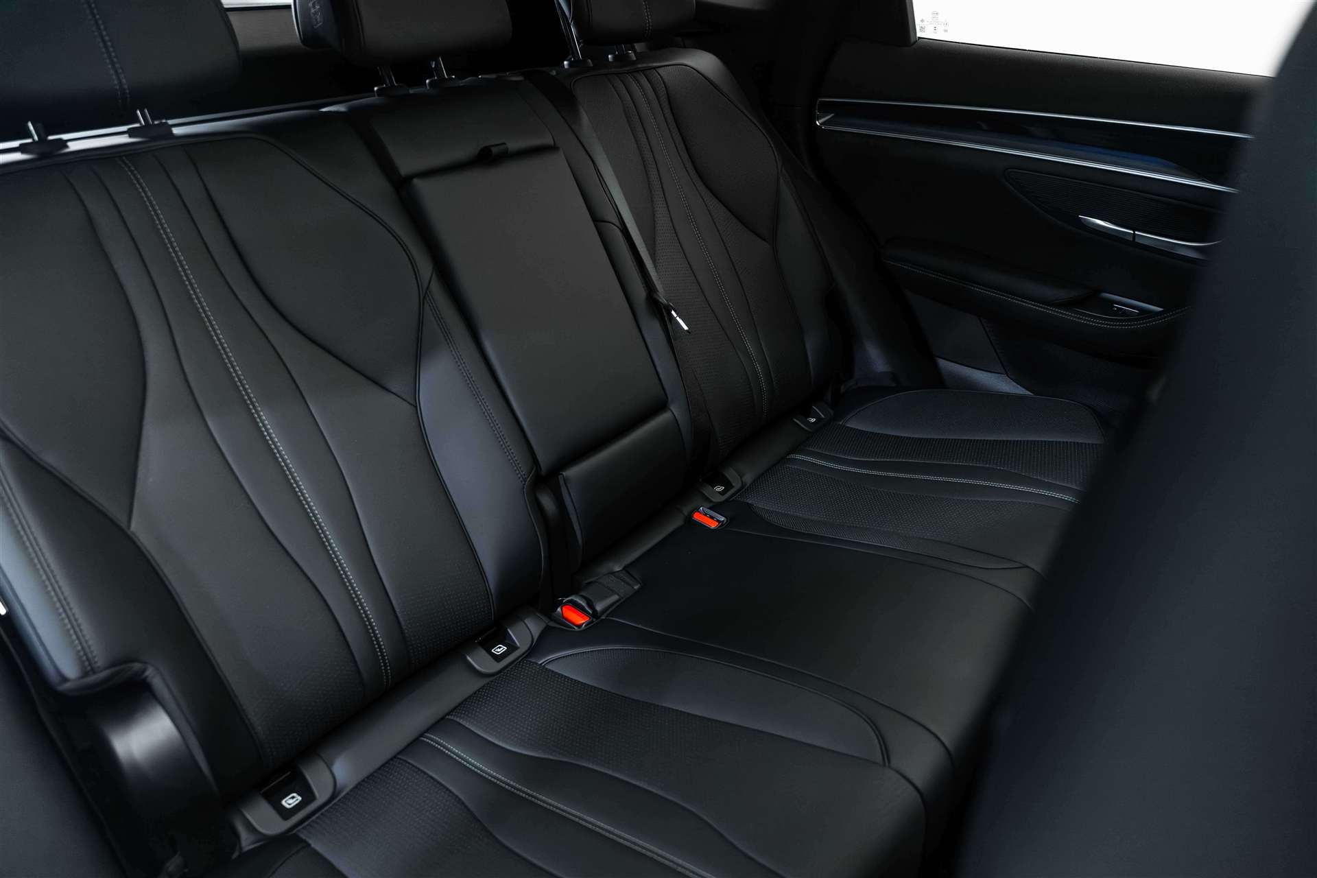 BYD Seal U DM-i PHEV Design AWD 324PS Automat-image-13
