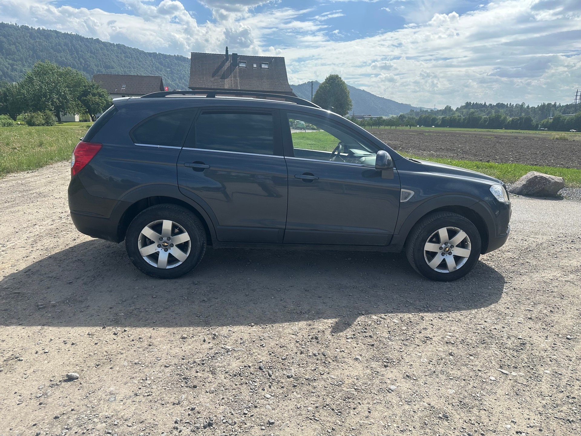 CHEVROLET Captiva 2.4 LS 4WD-image-4