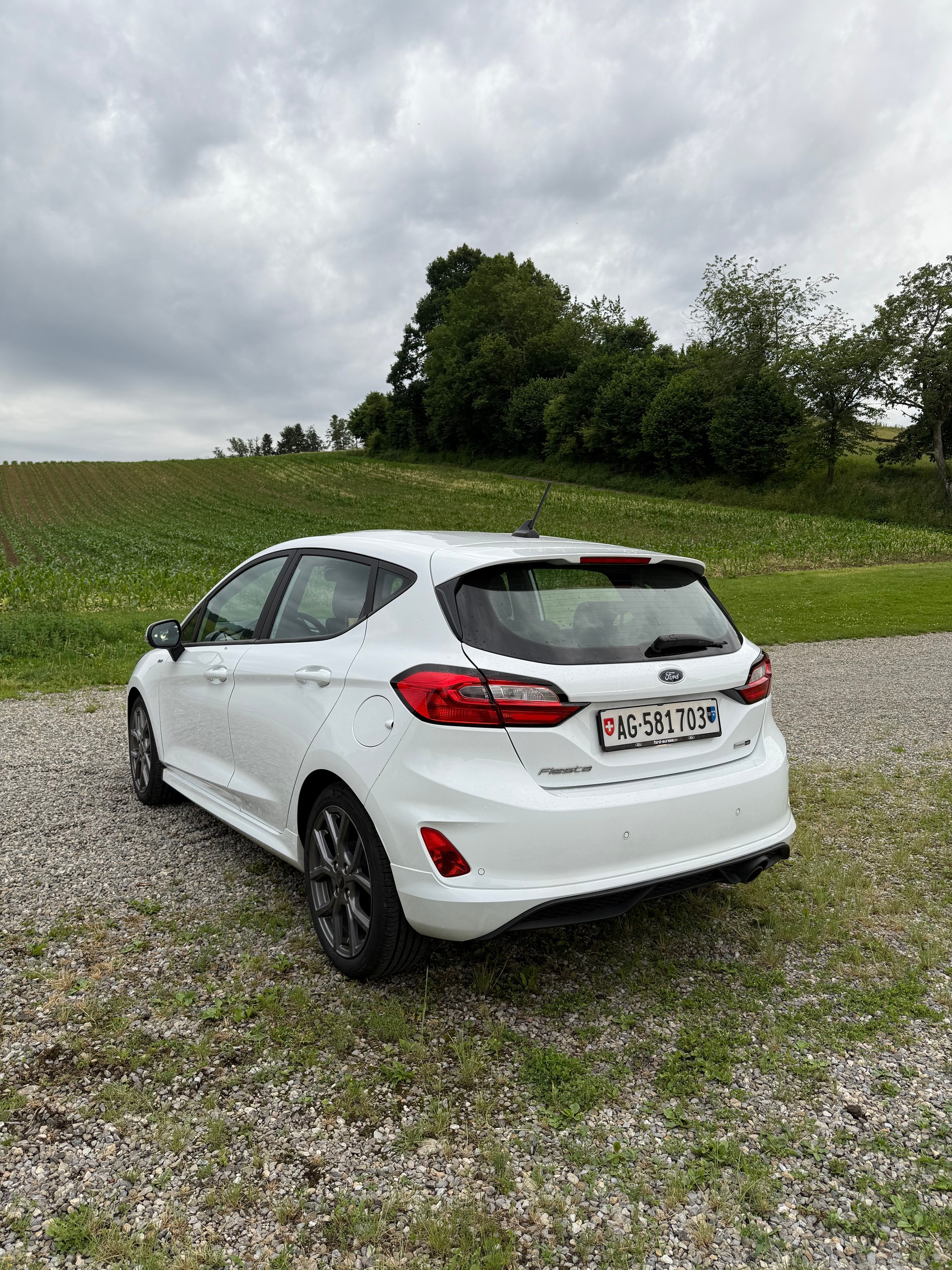 FORD Fiesta 1.0 EcoB Hybrid ST-Line-image-2