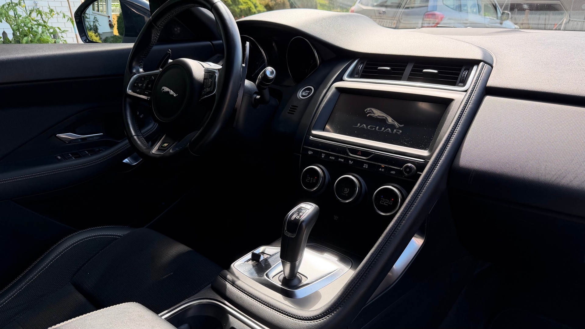 JAGUAR E-Pace 2.0d D150 R-Dynamic AWD Automatik-image-8