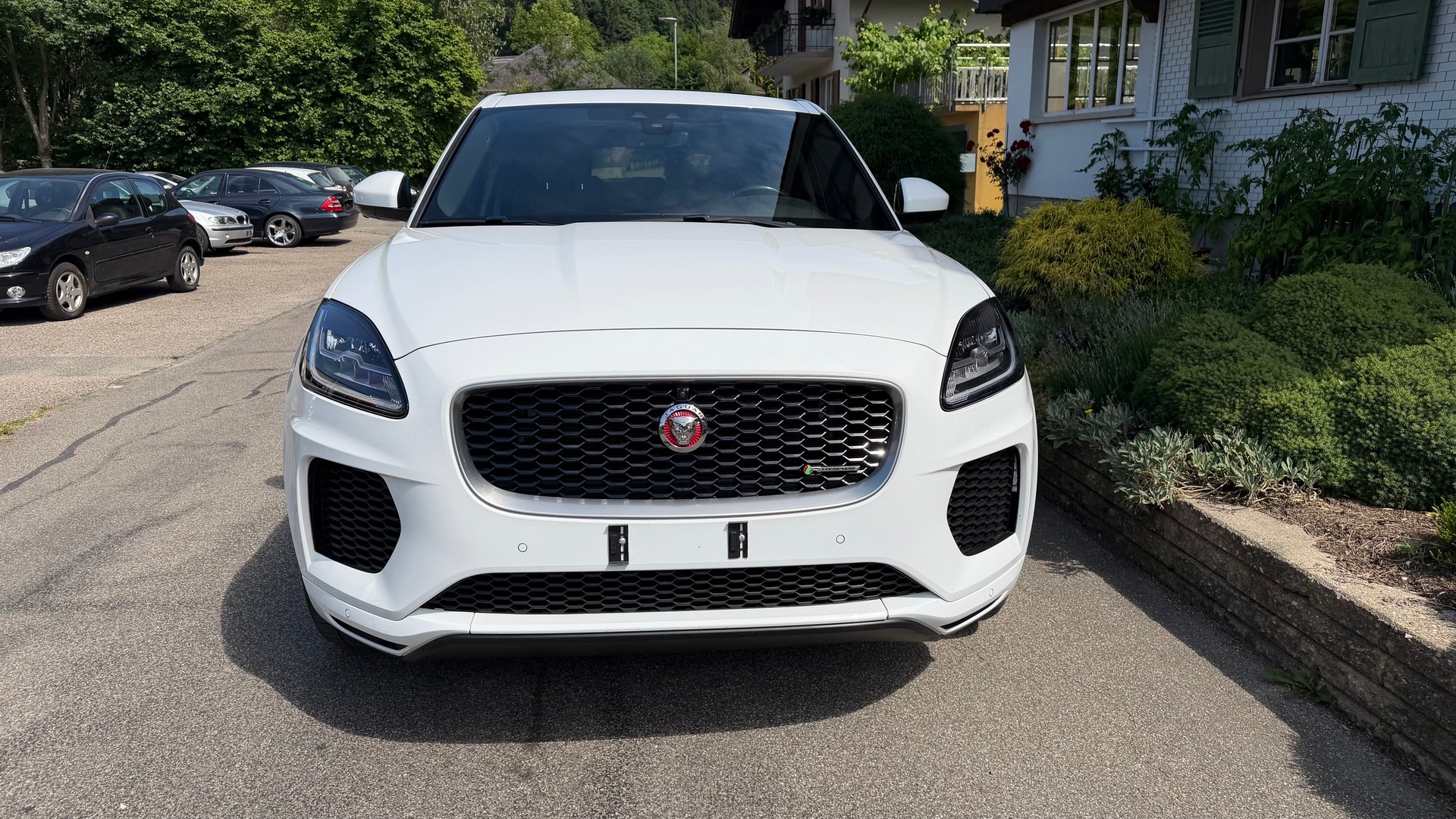 JAGUAR E-Pace 2.0d D150 R-Dynamic AWD Automatik-image-1