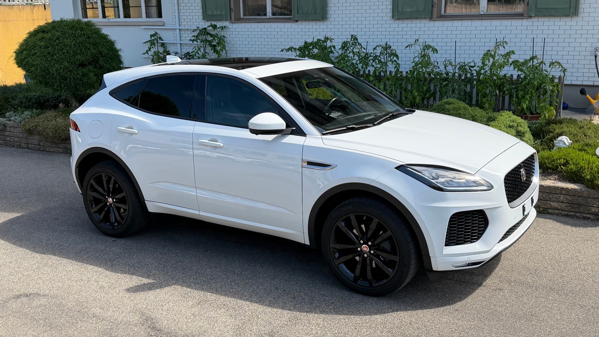 JAGUAR E-Pace 2.0d D150 R-Dynamic AWD Automatik-image-4
