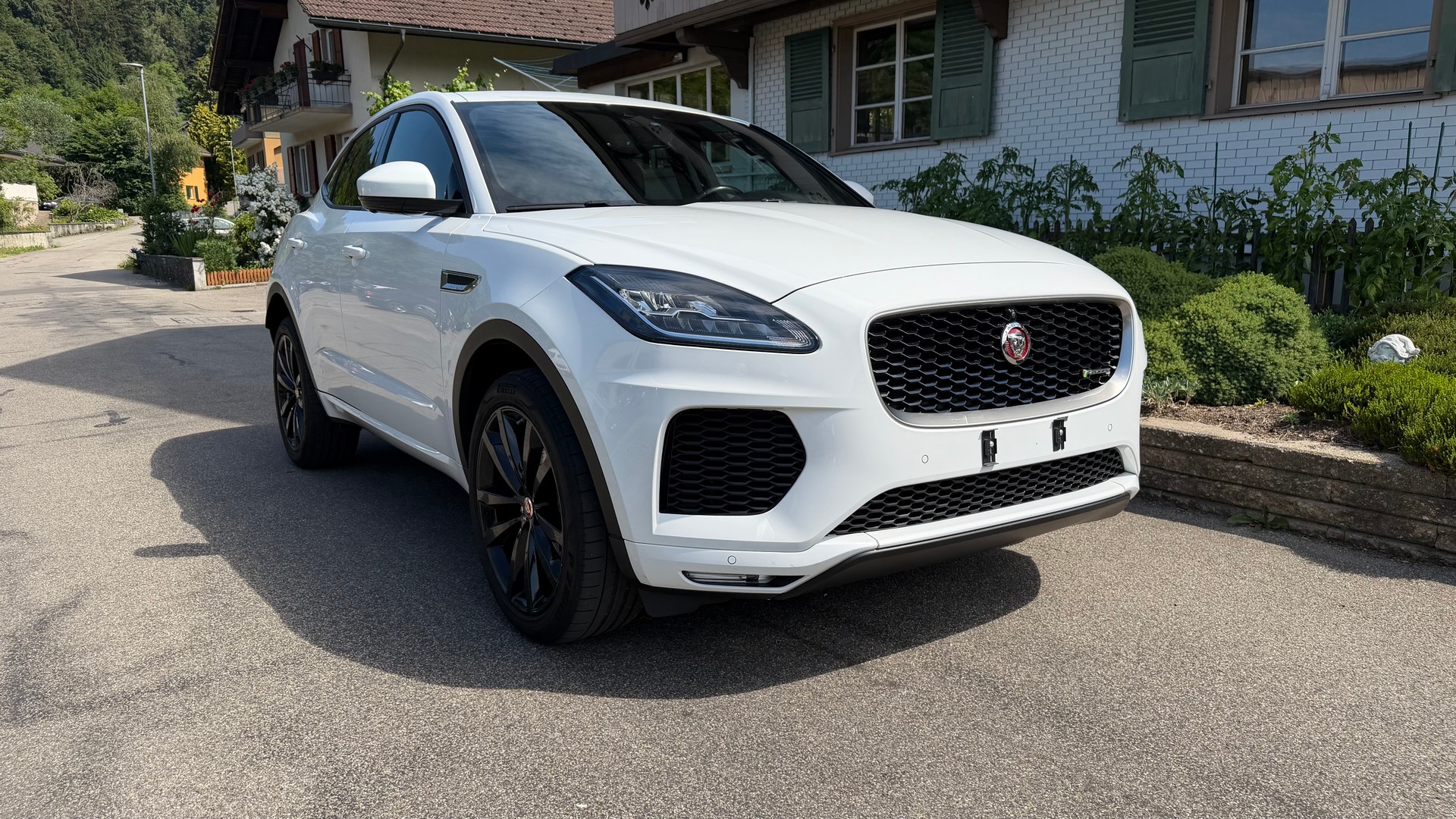 JAGUAR E-Pace 2.0d D150 R-Dynamic AWD Automatik-image-0