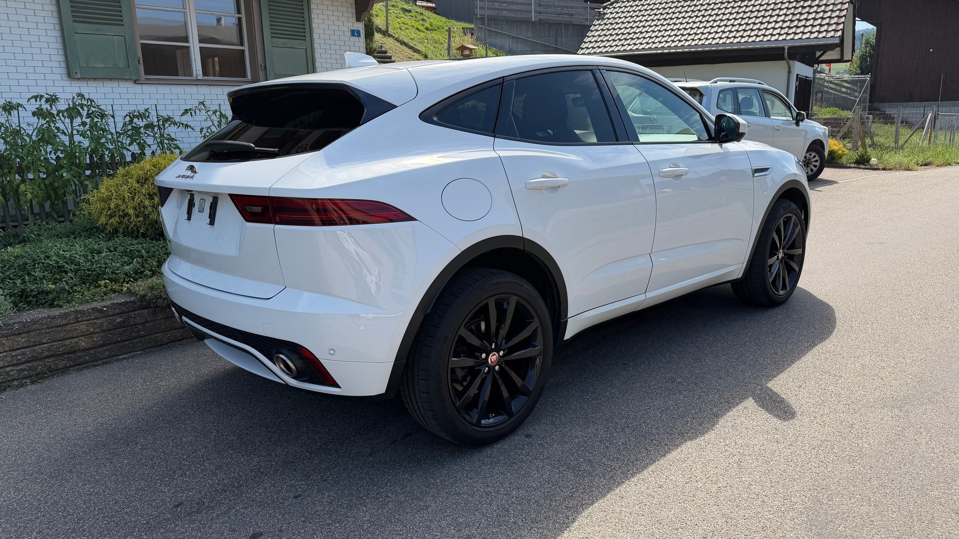JAGUAR E-Pace 2.0d D150 R-Dynamic AWD Automatik-image-3