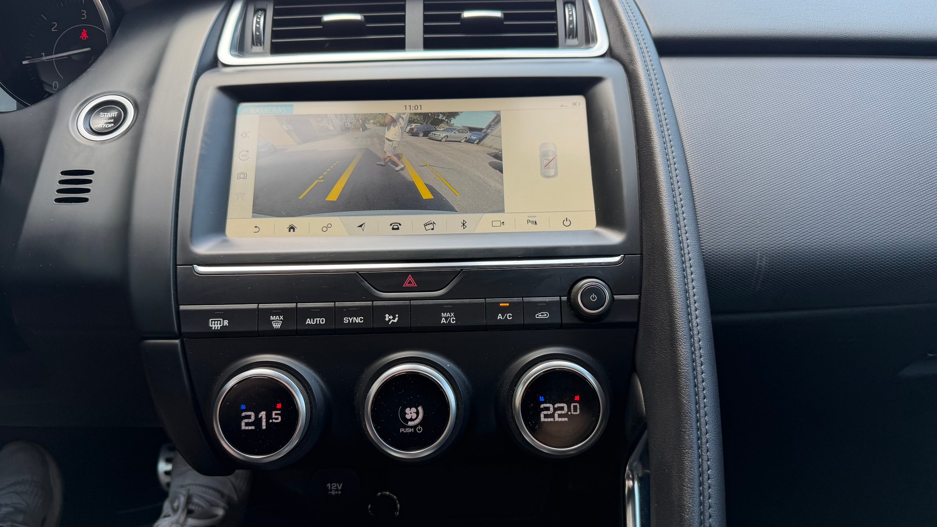 JAGUAR E-Pace 2.0d D150 R-Dynamic AWD Automatik-image-11