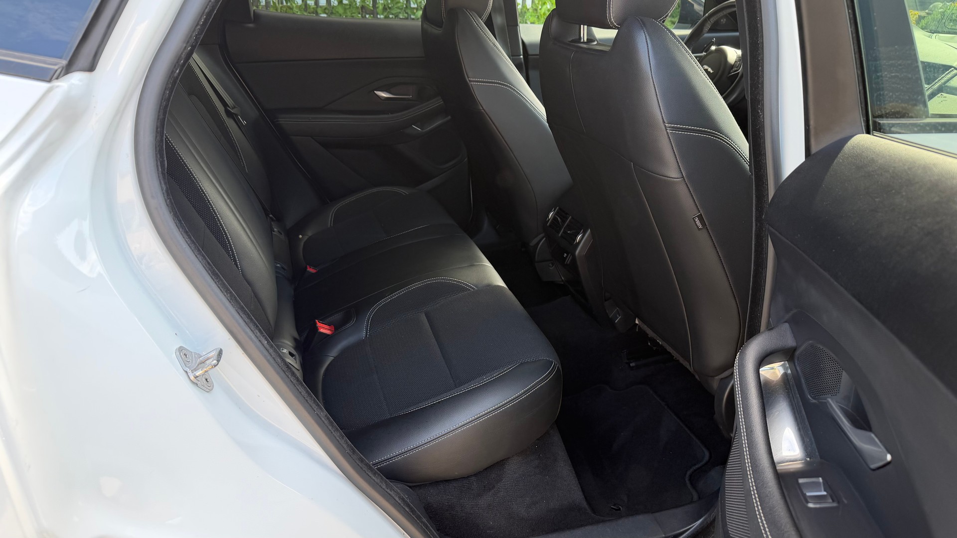 JAGUAR E-Pace 2.0d D150 R-Dynamic AWD Automatik-image-6