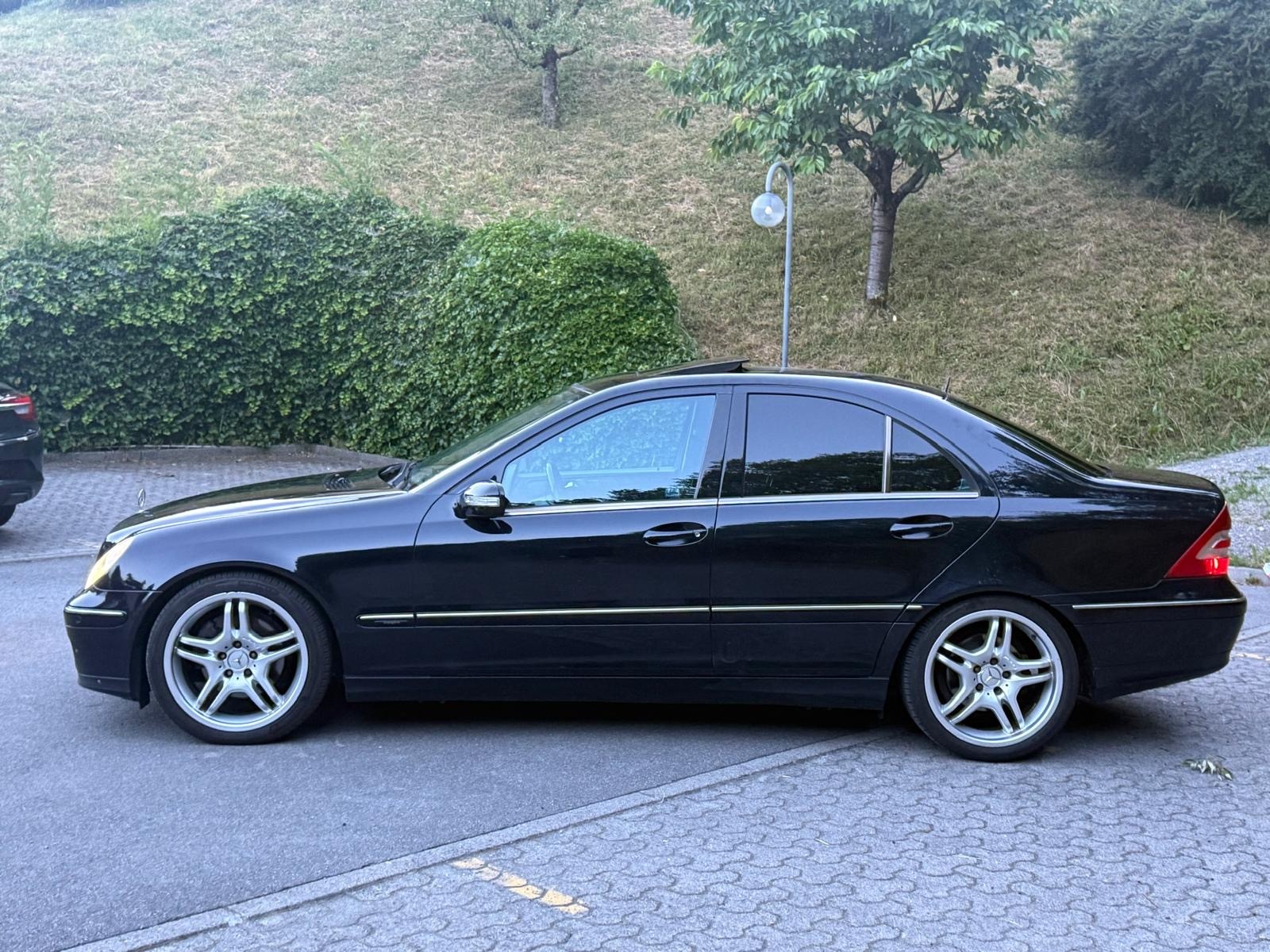 MERCEDES-BENZ C 320 Avantgarde 4Seasons 4Matic Automatic-image-2