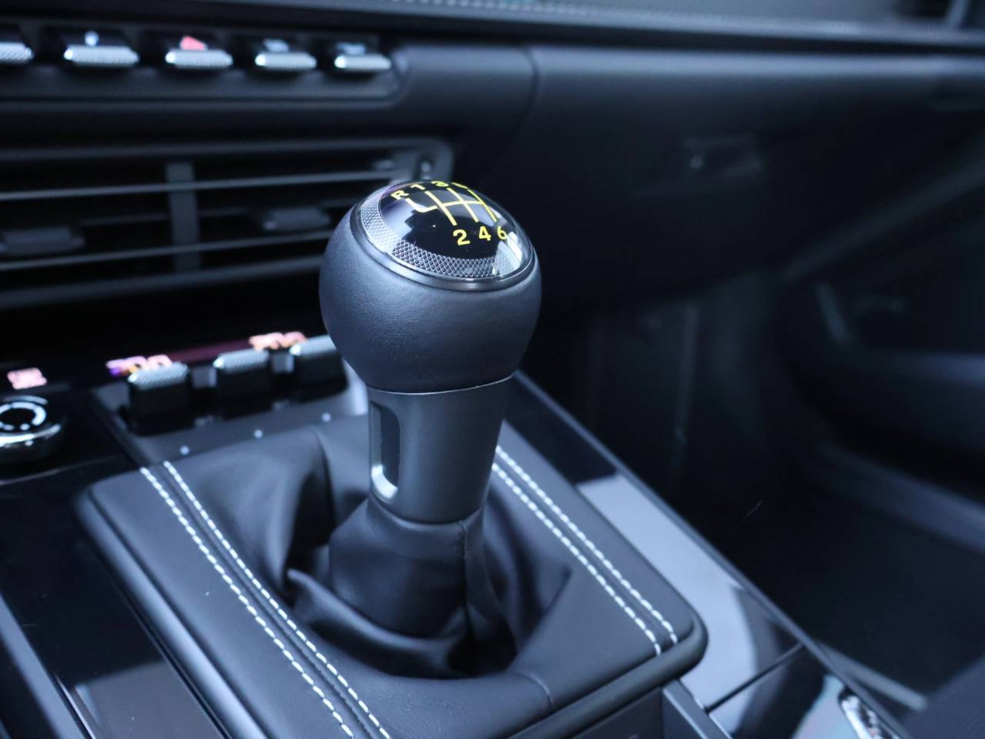 PORSCHE 911 GT3 mit Touring-Paket-image-17