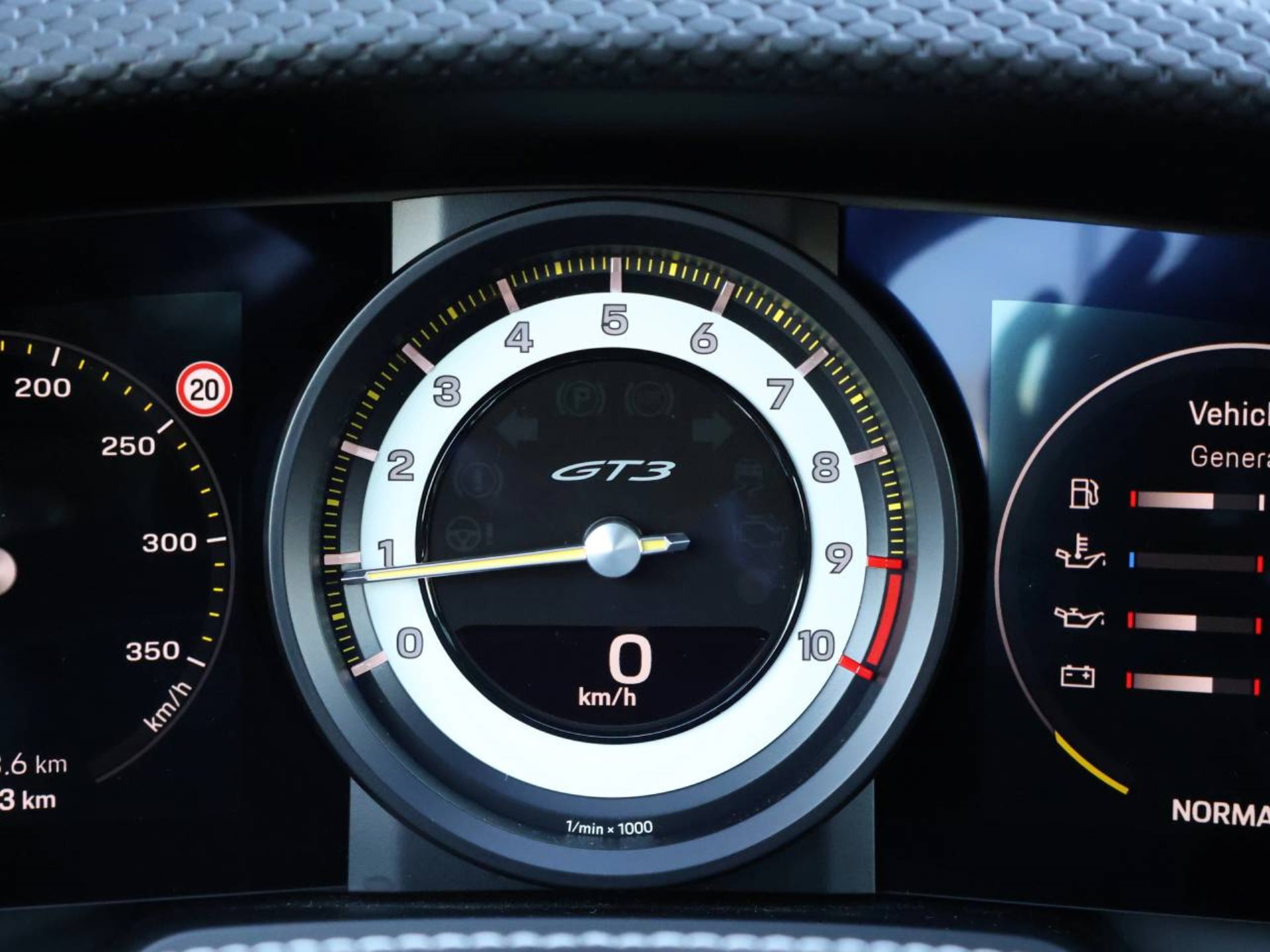 PORSCHE 911 GT3 mit Touring-Paket-image-19