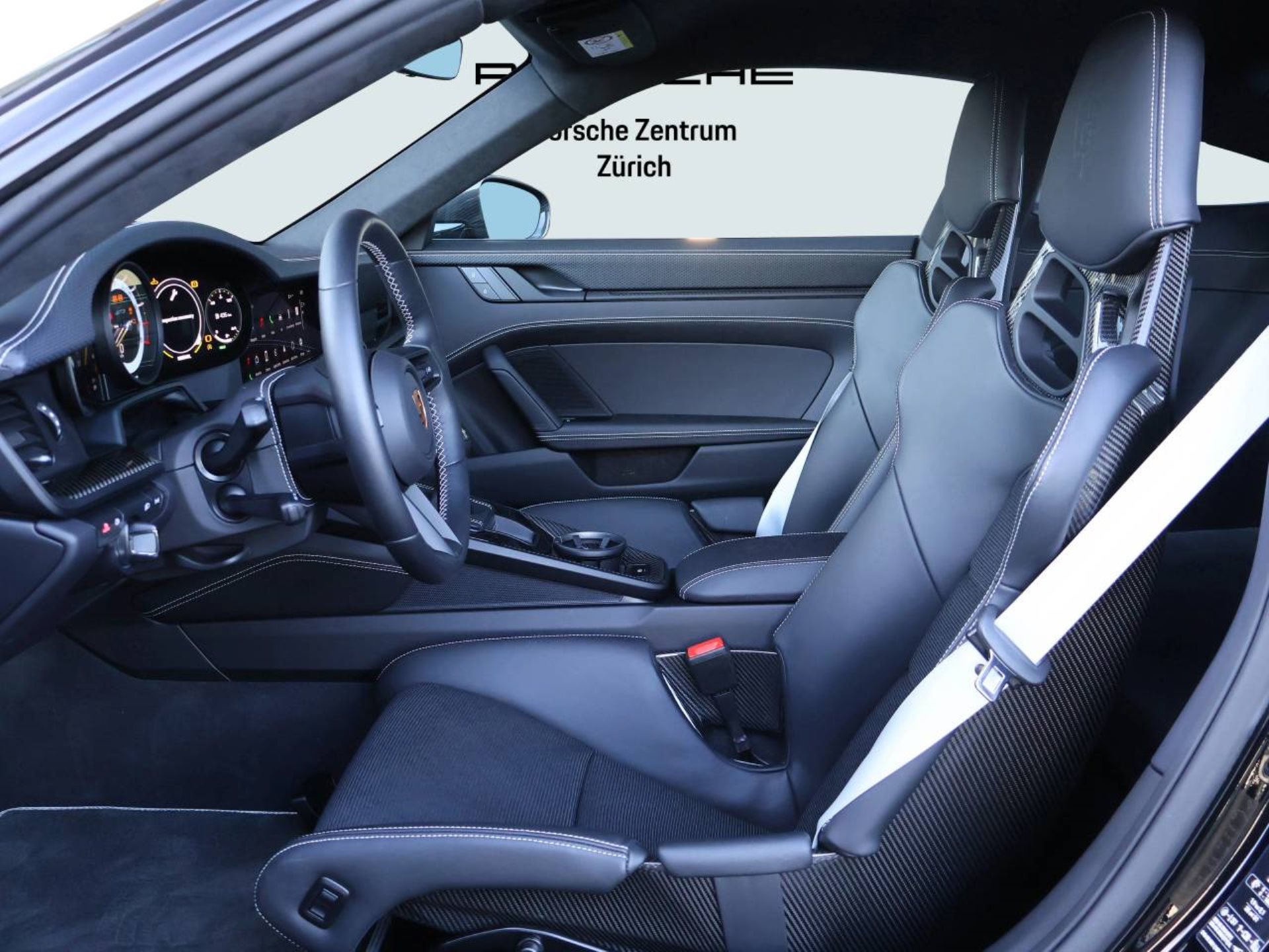 PORSCHE 911 GT3 mit Touring-Paket-image-4