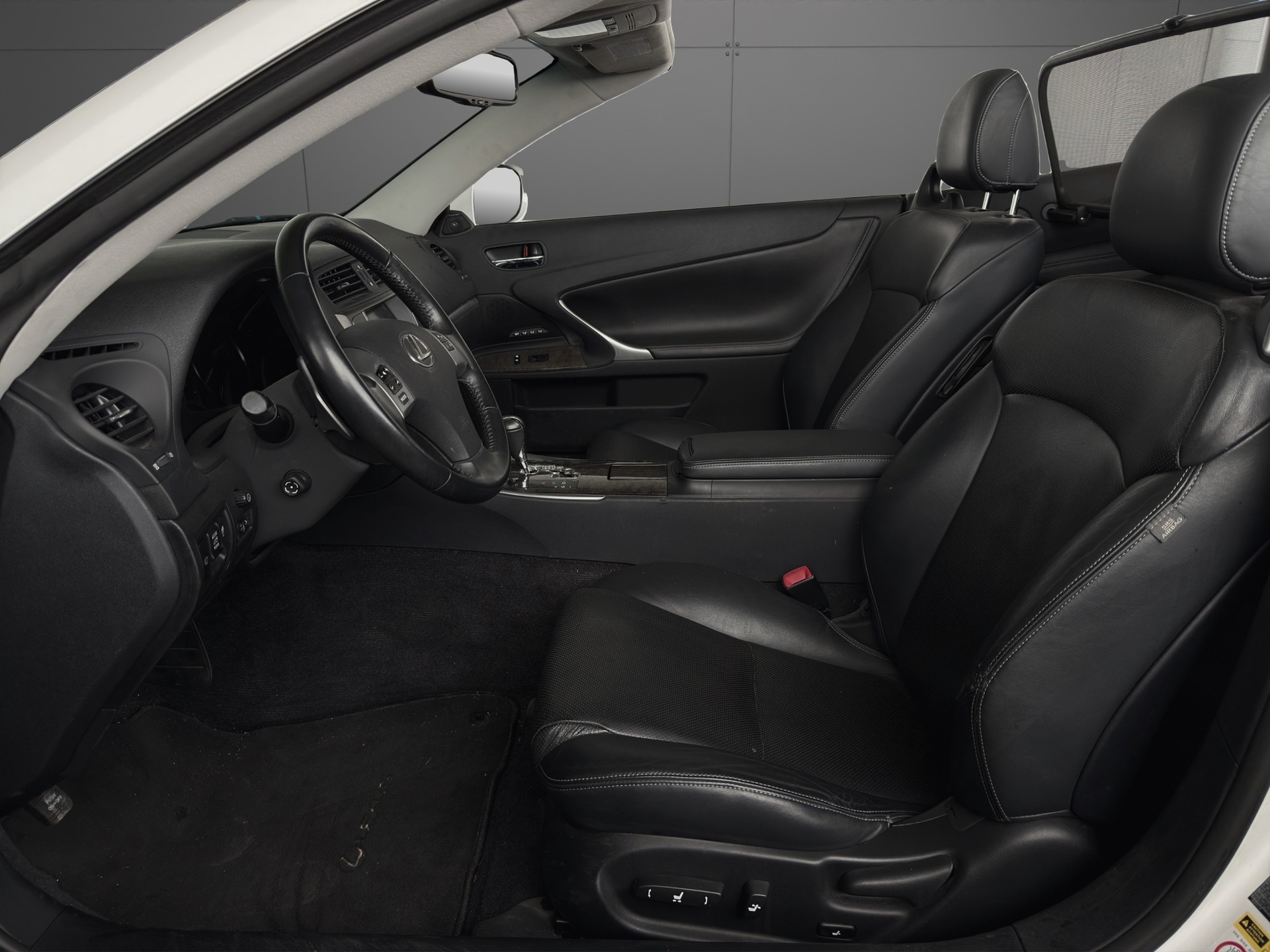 LEXUS IS 250C Edition Automatic-image-8
