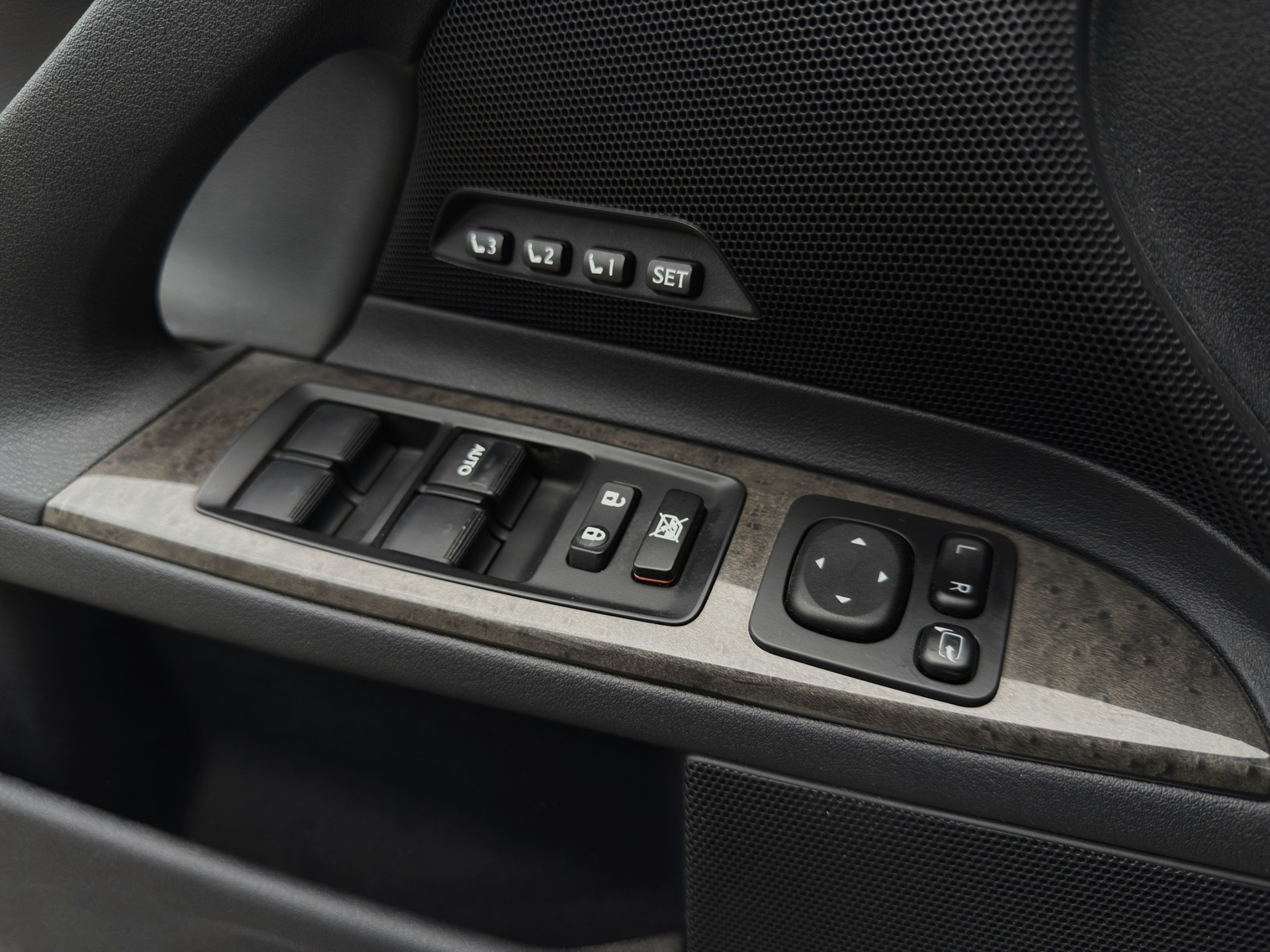 LEXUS IS 250C Edition Automatic-image-12