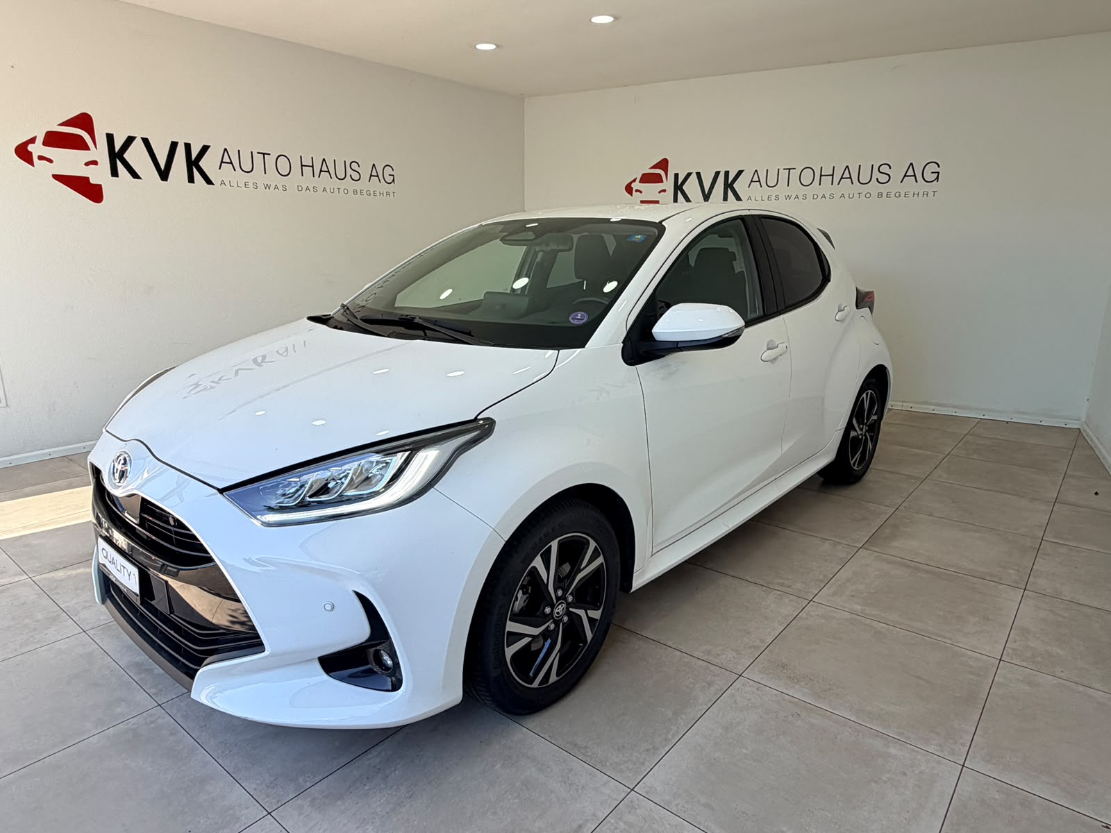 TOYOTA Yaris 1.5 Trend e-CVT*CH FAHRZEUG*15 JAHRE WERKSGARANTIE*-image-5