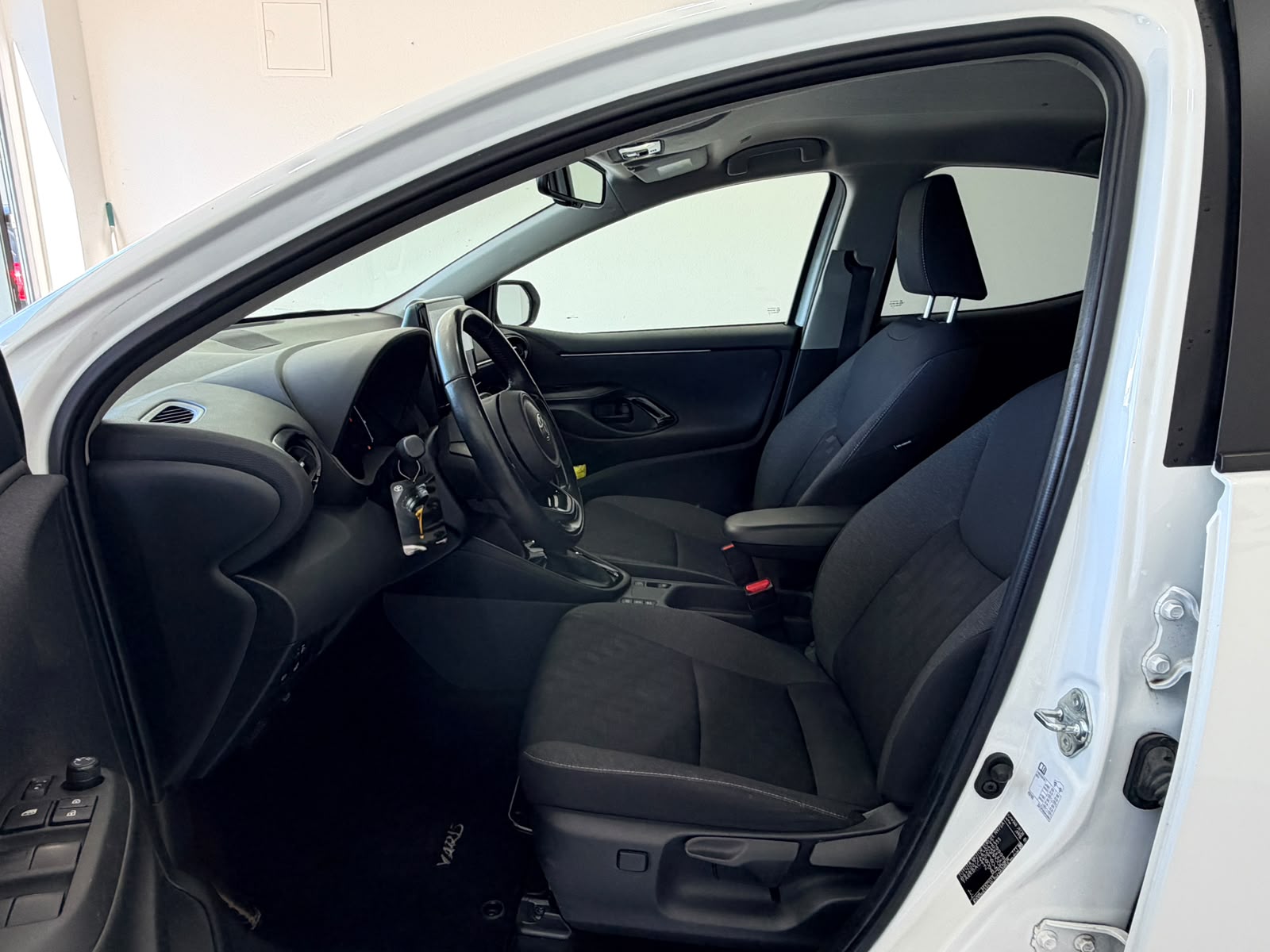 TOYOTA Yaris 1.5 Trend e-CVT*CH FAHRZEUG*15 JAHRE WERKSGARANTIE*-image-11
