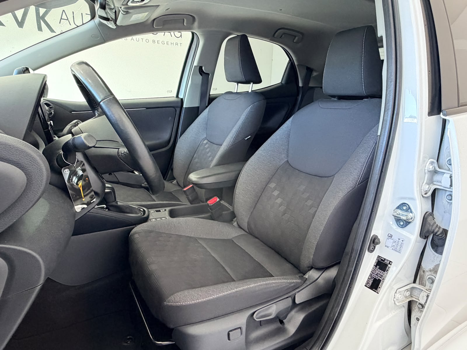 TOYOTA Yaris 1.5 Trend e-CVT*CH FAHRZEUG*15 JAHRE WERKSGARANTIE*-image-12