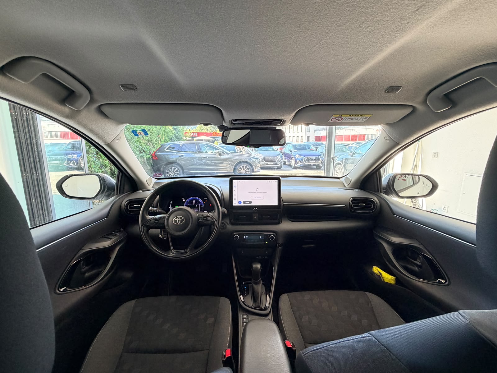 TOYOTA Yaris 1.5 Trend e-CVT*CH FAHRZEUG*15 JAHRE WERKSGARANTIE*-image-7