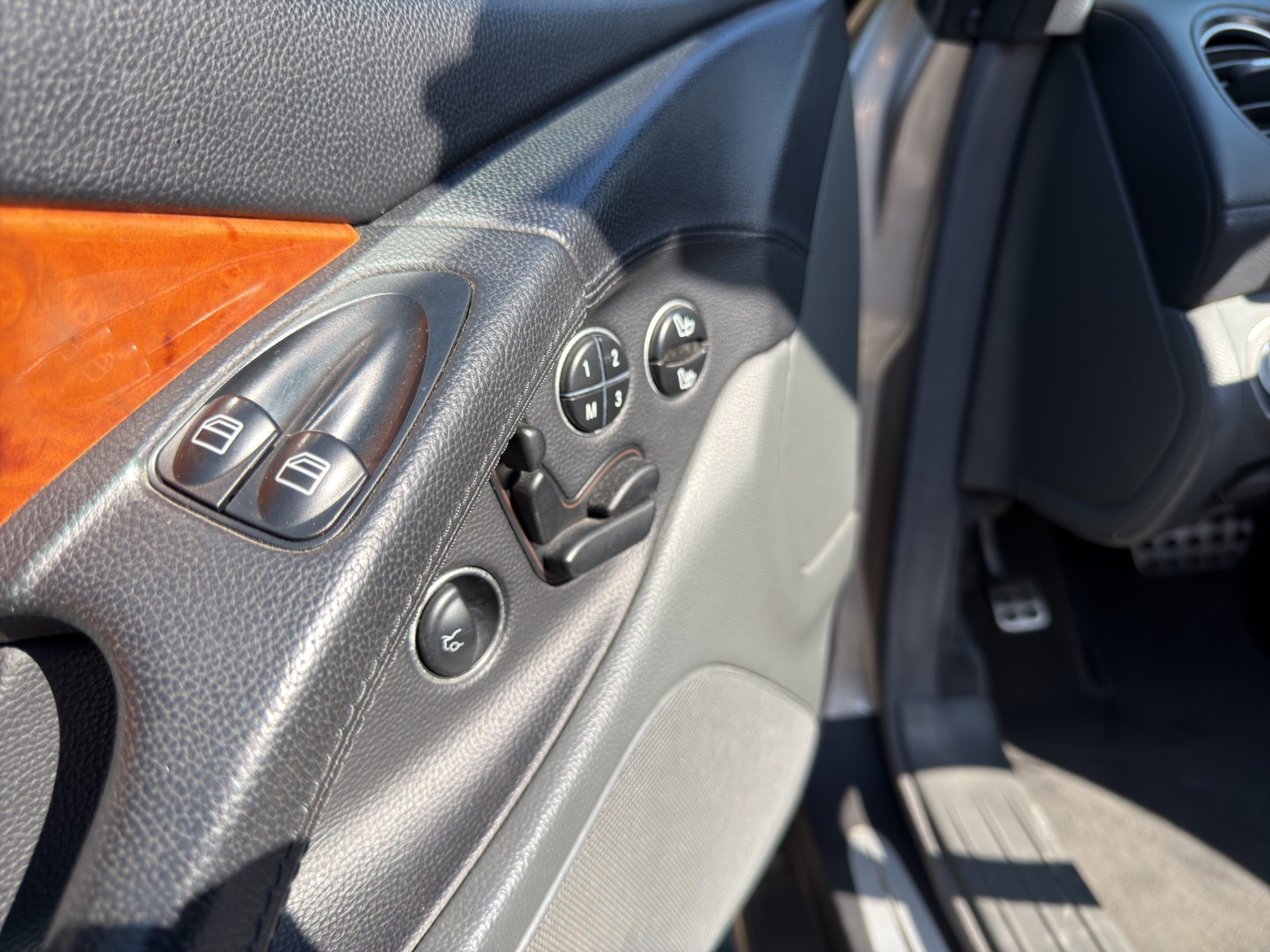 MERCEDES-BENZ SL 500 Automatic-image-15