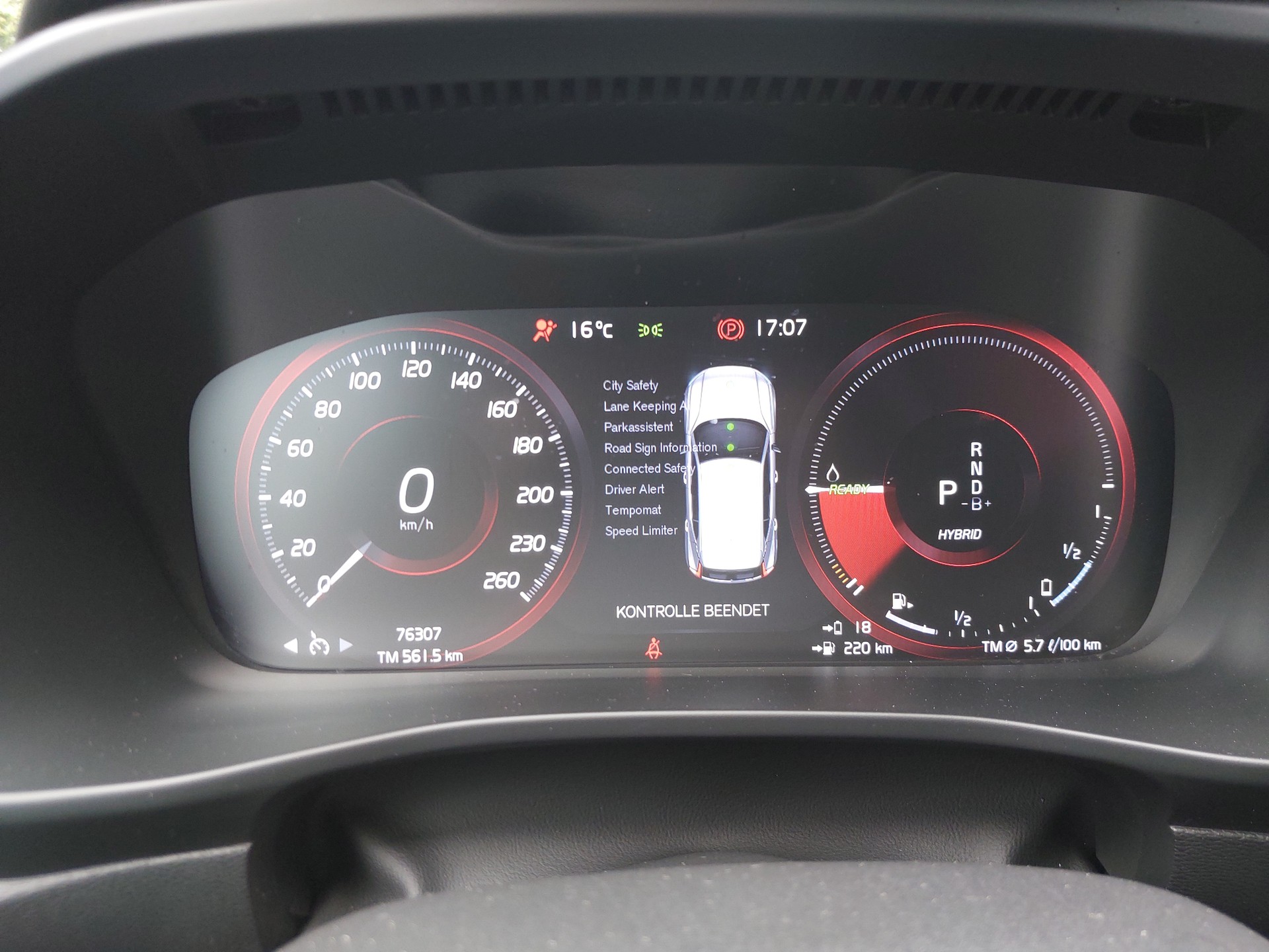 VOLVO XC40 T5 TwE Inscription DCT-image-11