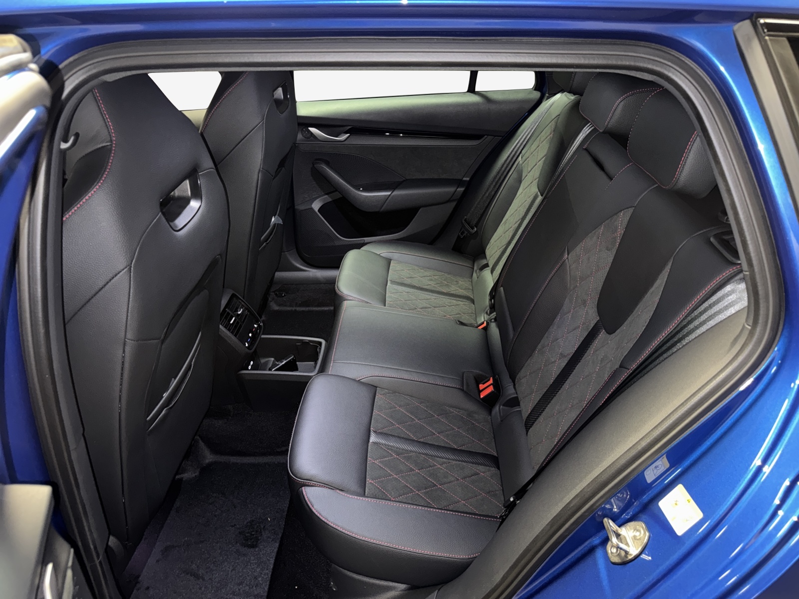 SKODA Octavia RS 30 Years Edition-image-11