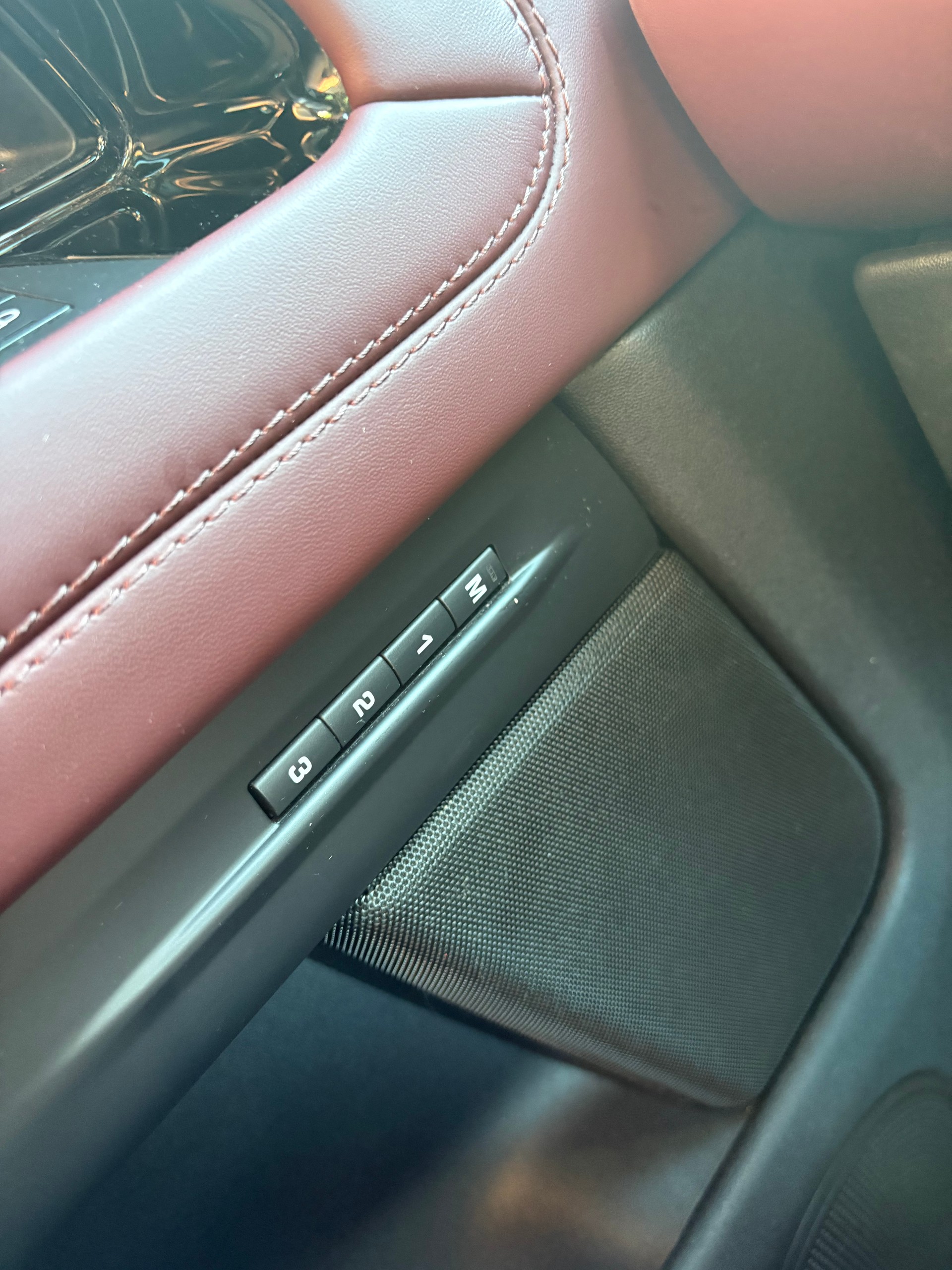 LAND ROVER Range Rover Evoque R-Dynamic D 150 HSE AT9-image-12