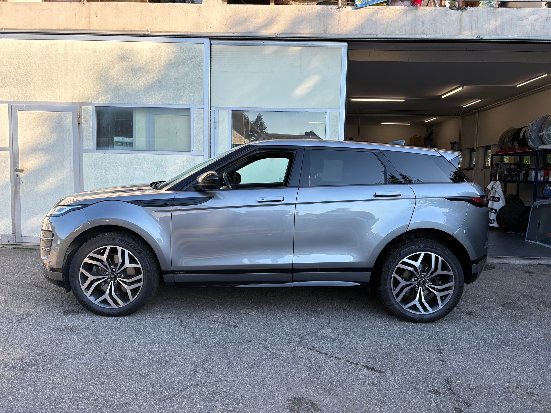 LAND ROVER Range Rover Evoque R-Dynamic D 150 HSE AT9-showroom-element-2