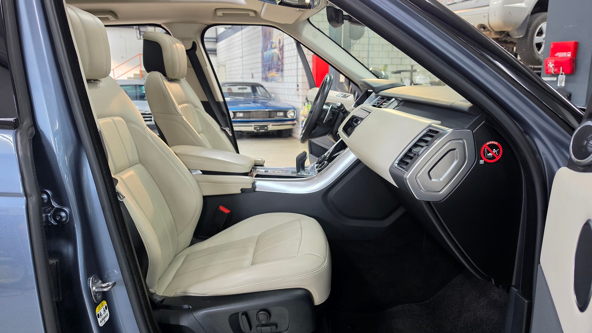 LAND ROVER Range Rover Sport 3.0 SDV6 HSE Automatic-image-27