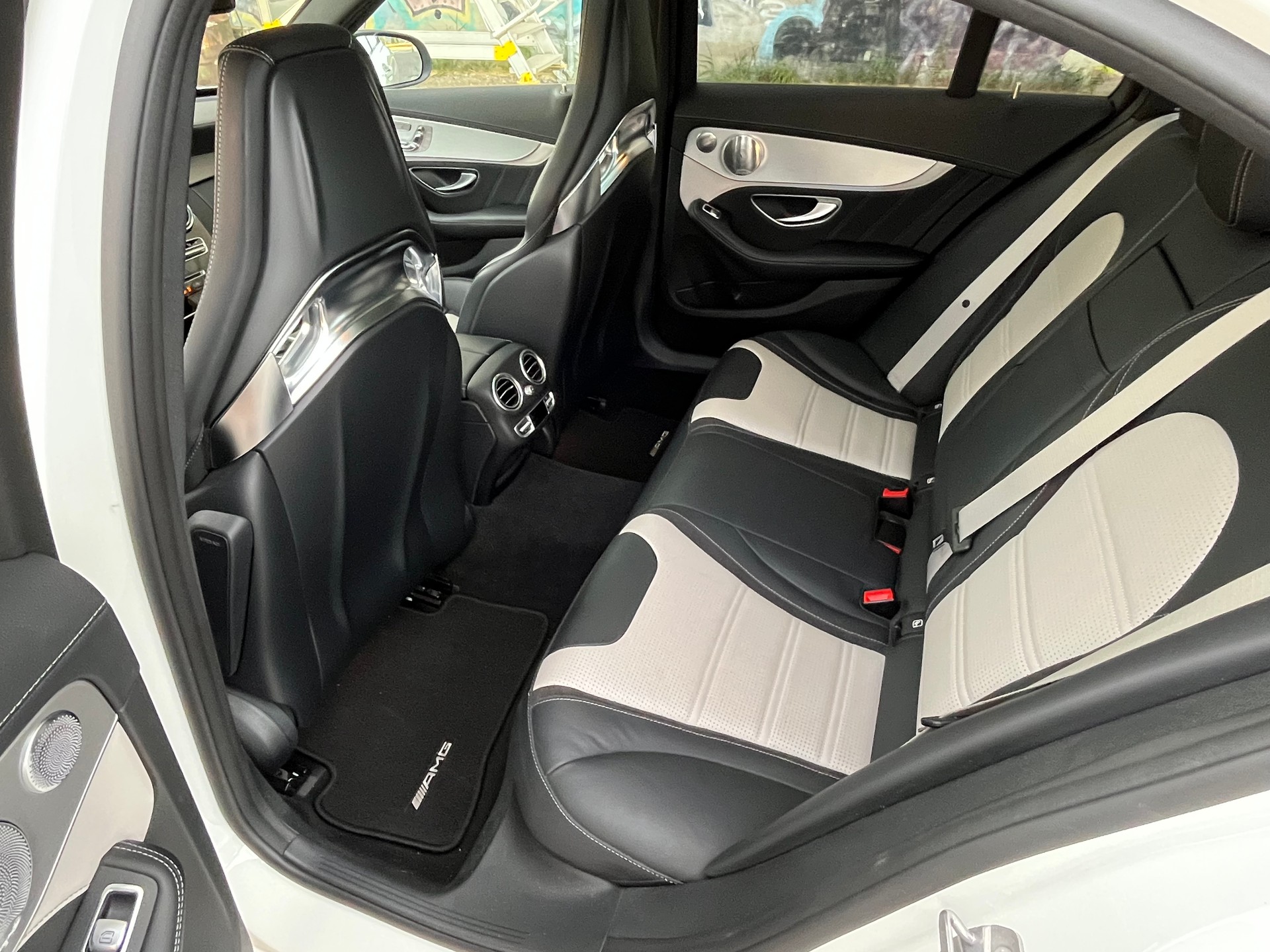MERCEDES-BENZ C 63 S AMG-image-18