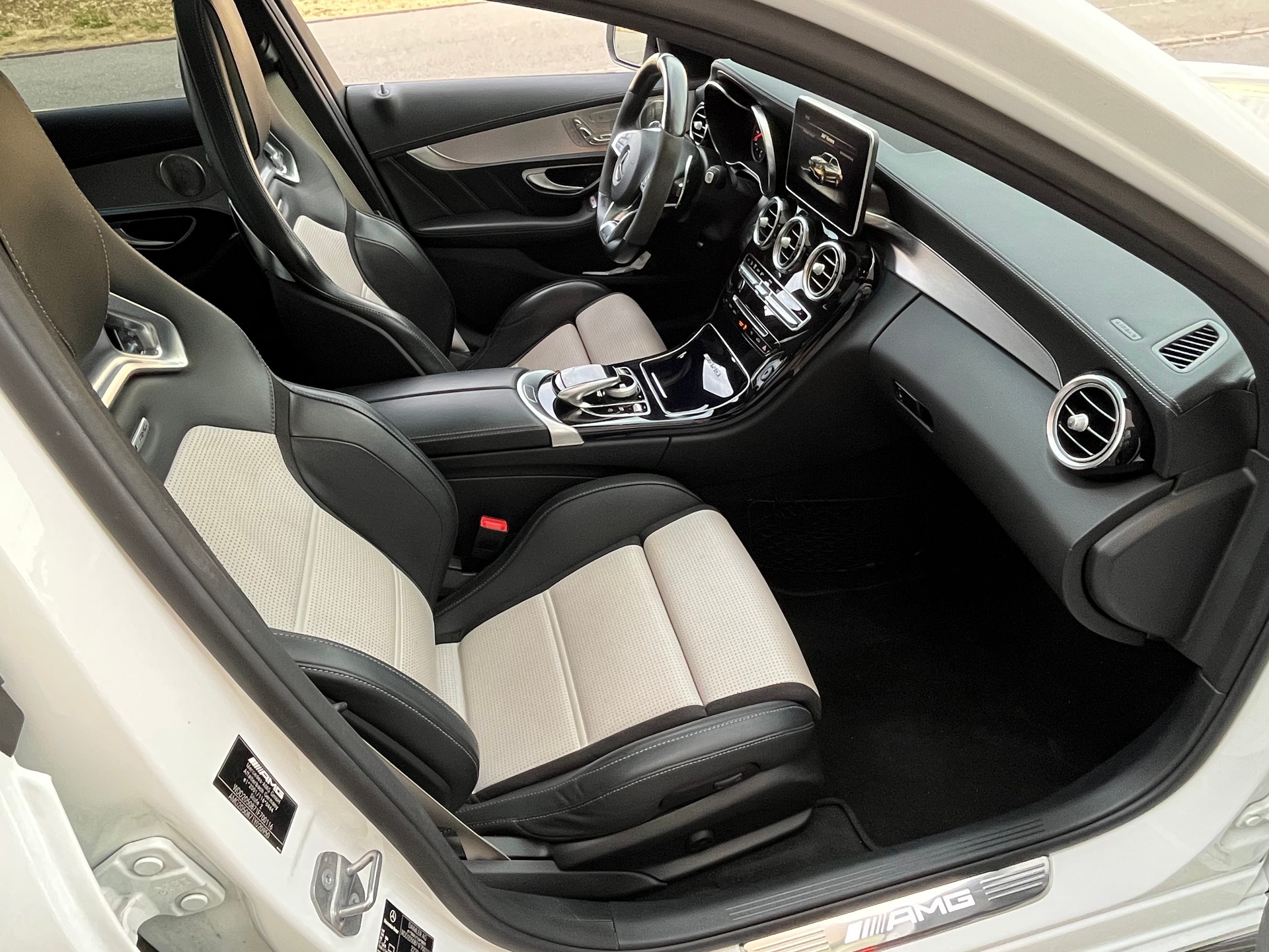 MERCEDES-BENZ C 63 S AMG-image-17