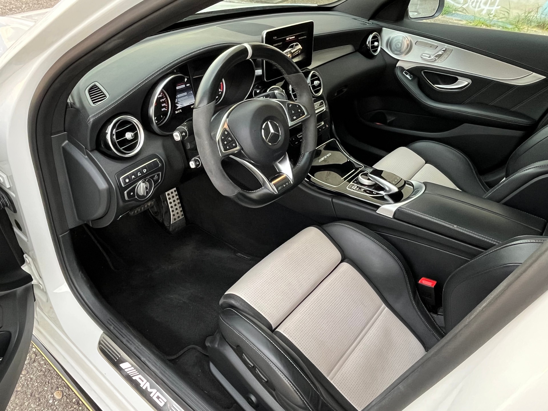MERCEDES-BENZ C 63 S AMG-image-15