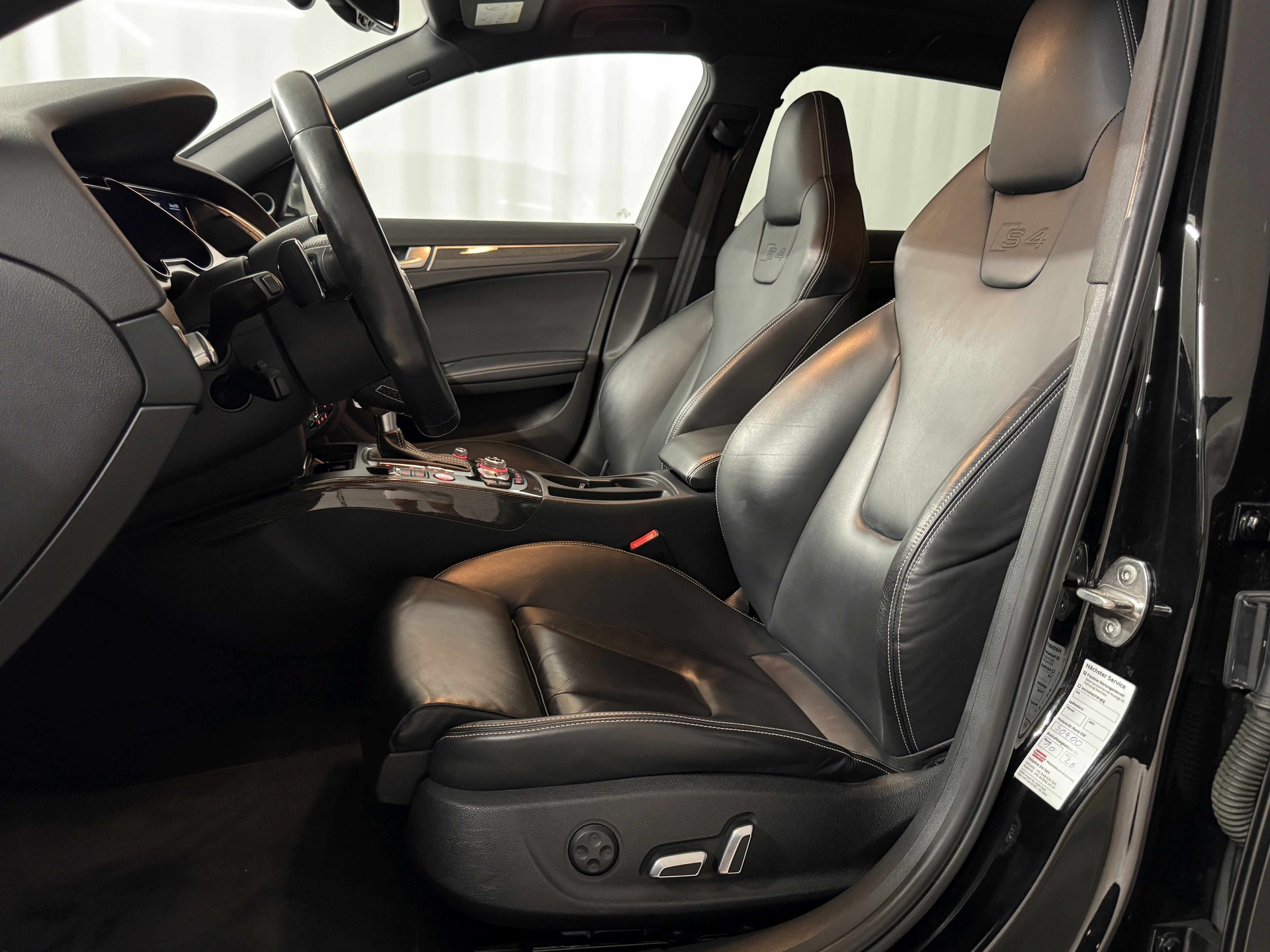 AUDI S4 Avant 3.0 TFSI quattro S-tronic-image-6