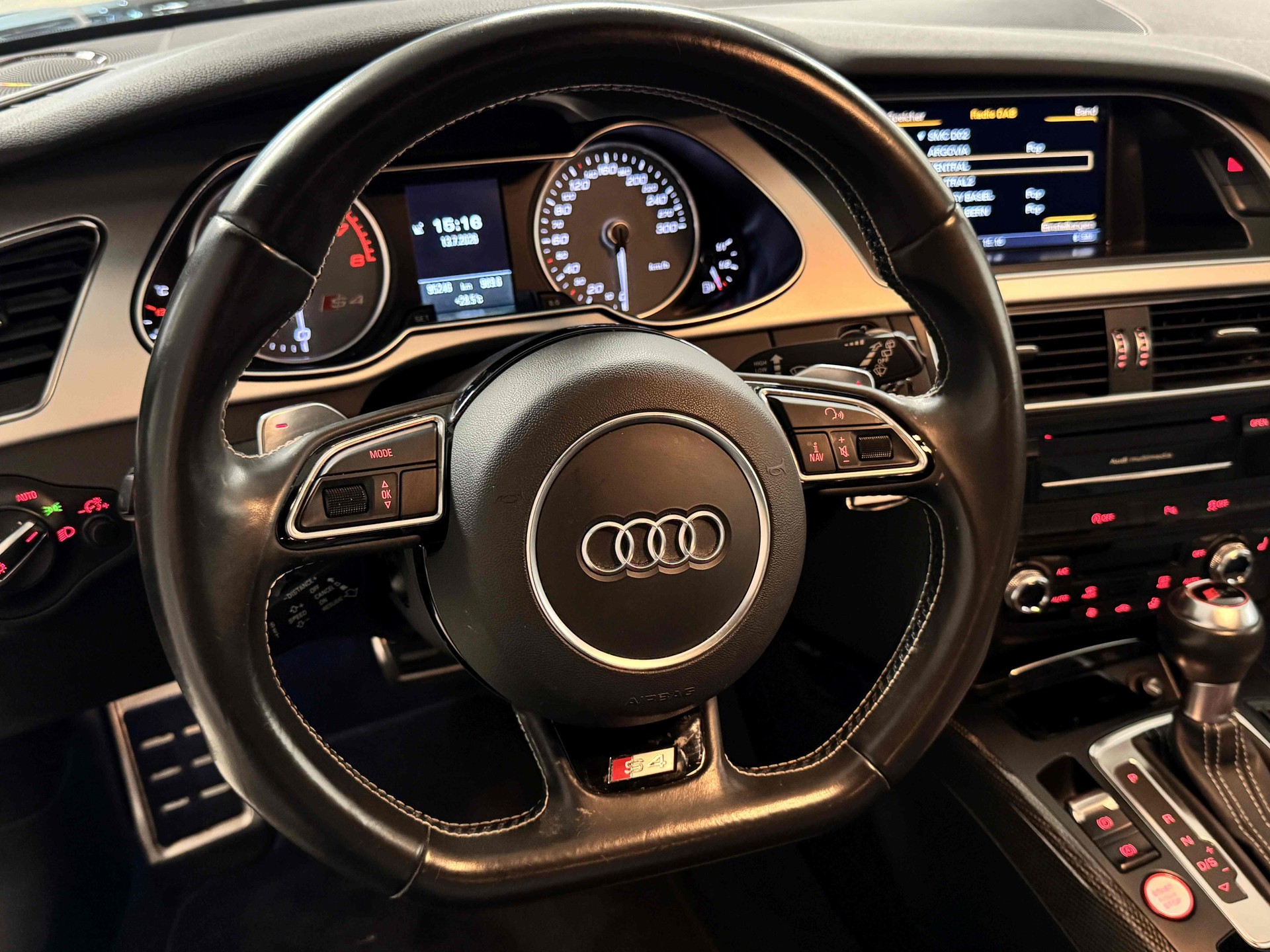 AUDI S4 Avant 3.0 TFSI quattro S-tronic-image-7