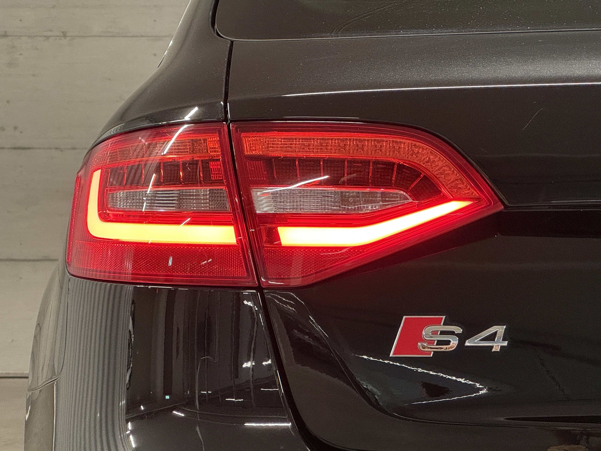 AUDI S4 Avant 3.0 TFSI quattro S-tronic-image-4