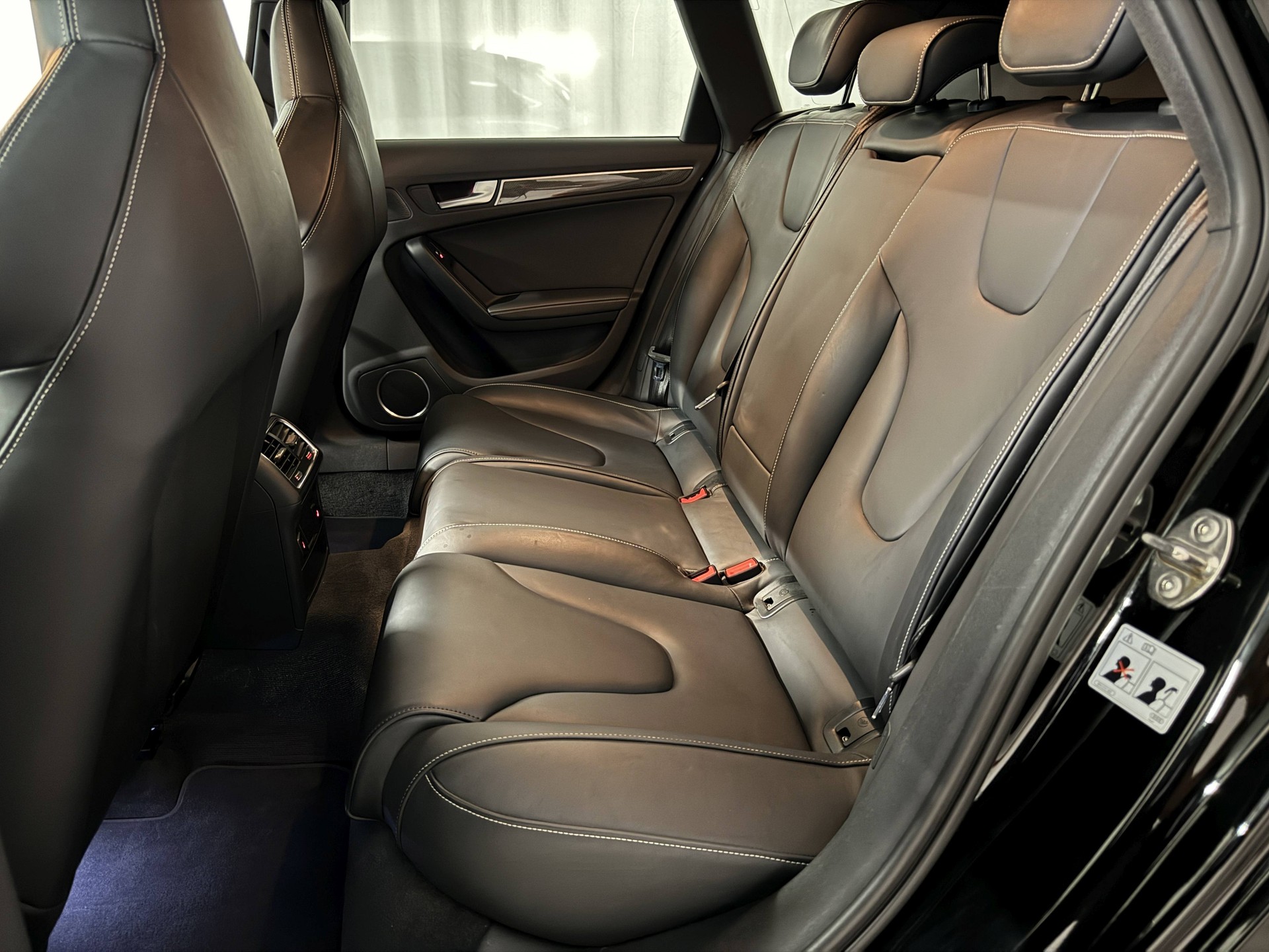 AUDI S4 Avant 3.0 TFSI quattro S-tronic-image-11