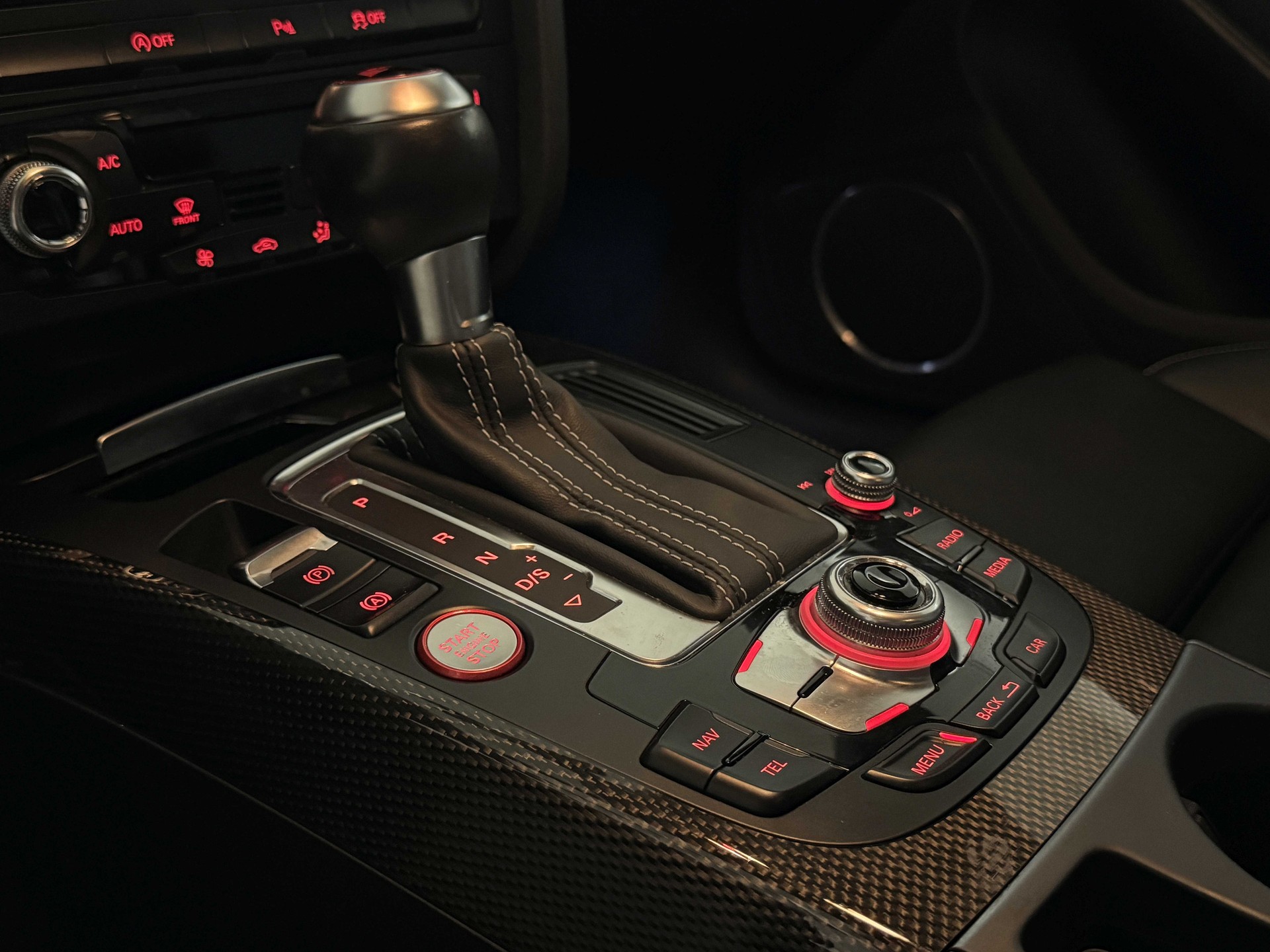 AUDI S4 Avant 3.0 TFSI quattro S-tronic-image-8