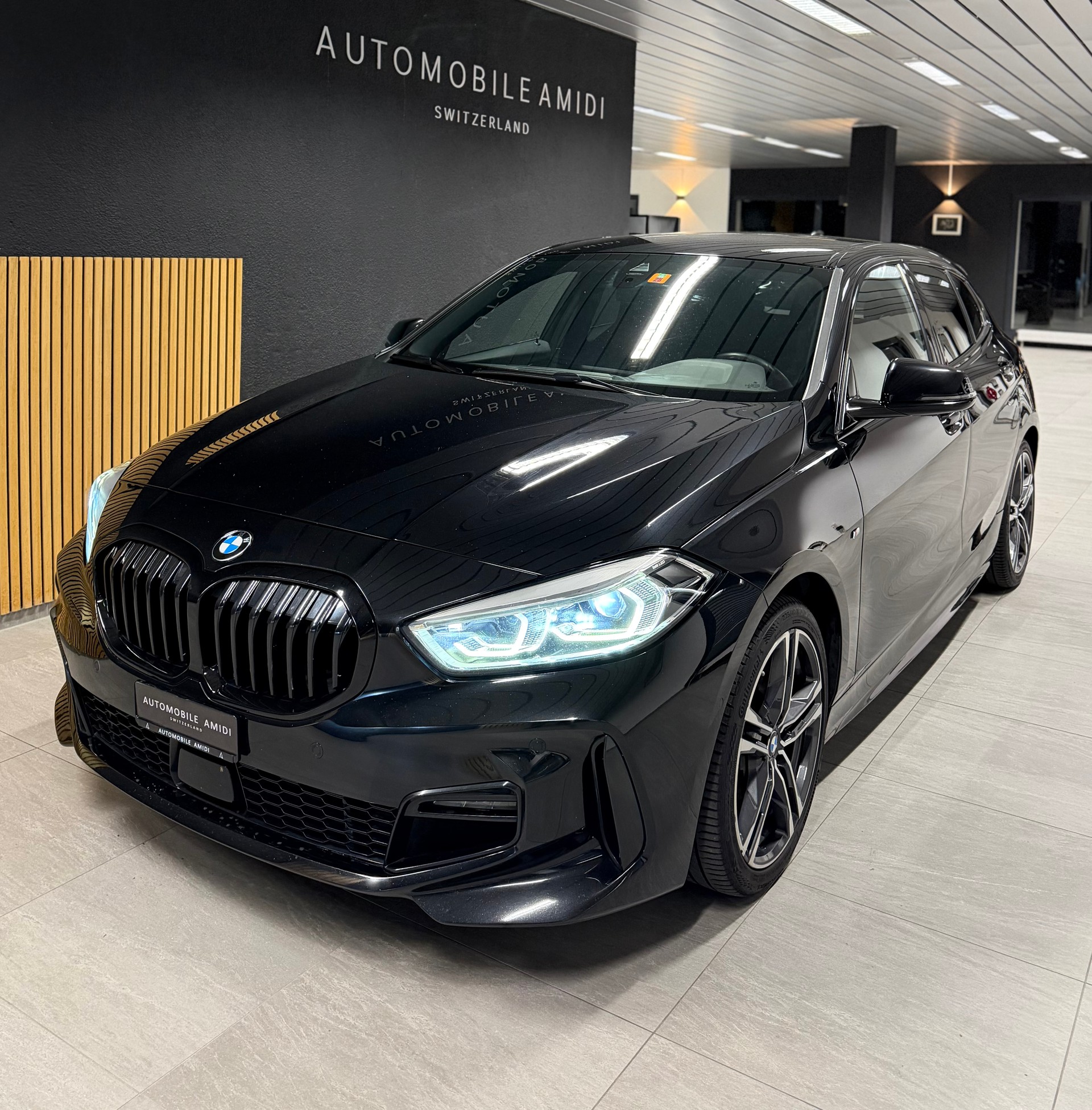 BMW 120d xDrive Steptronic M Sport-image-0