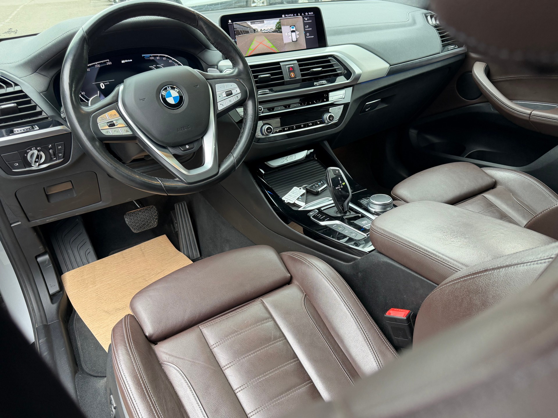 BMW X3 xDrive 30e Luxury Line-image-6