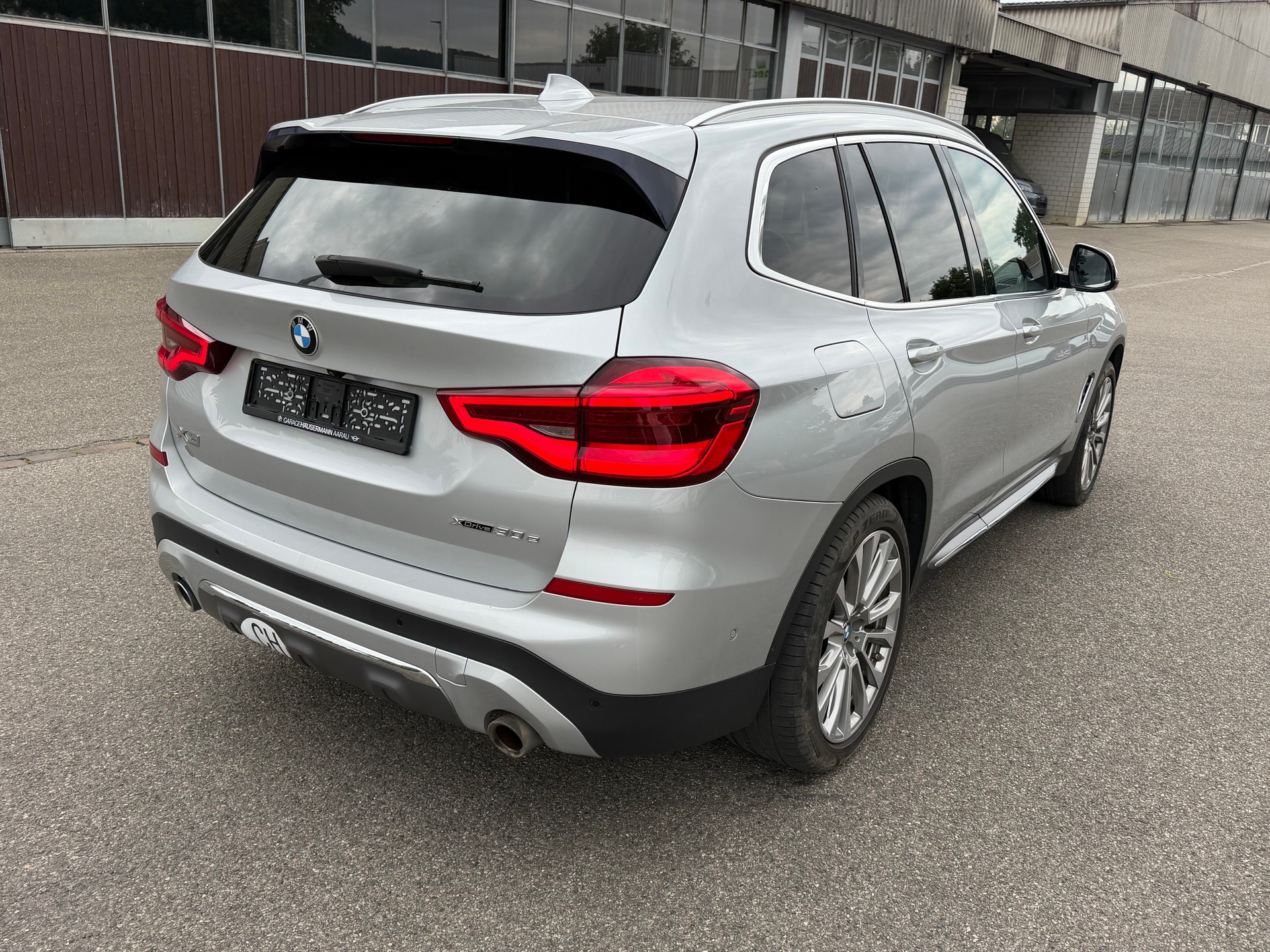 BMW X3 xDrive 30e Luxury Line-image-3