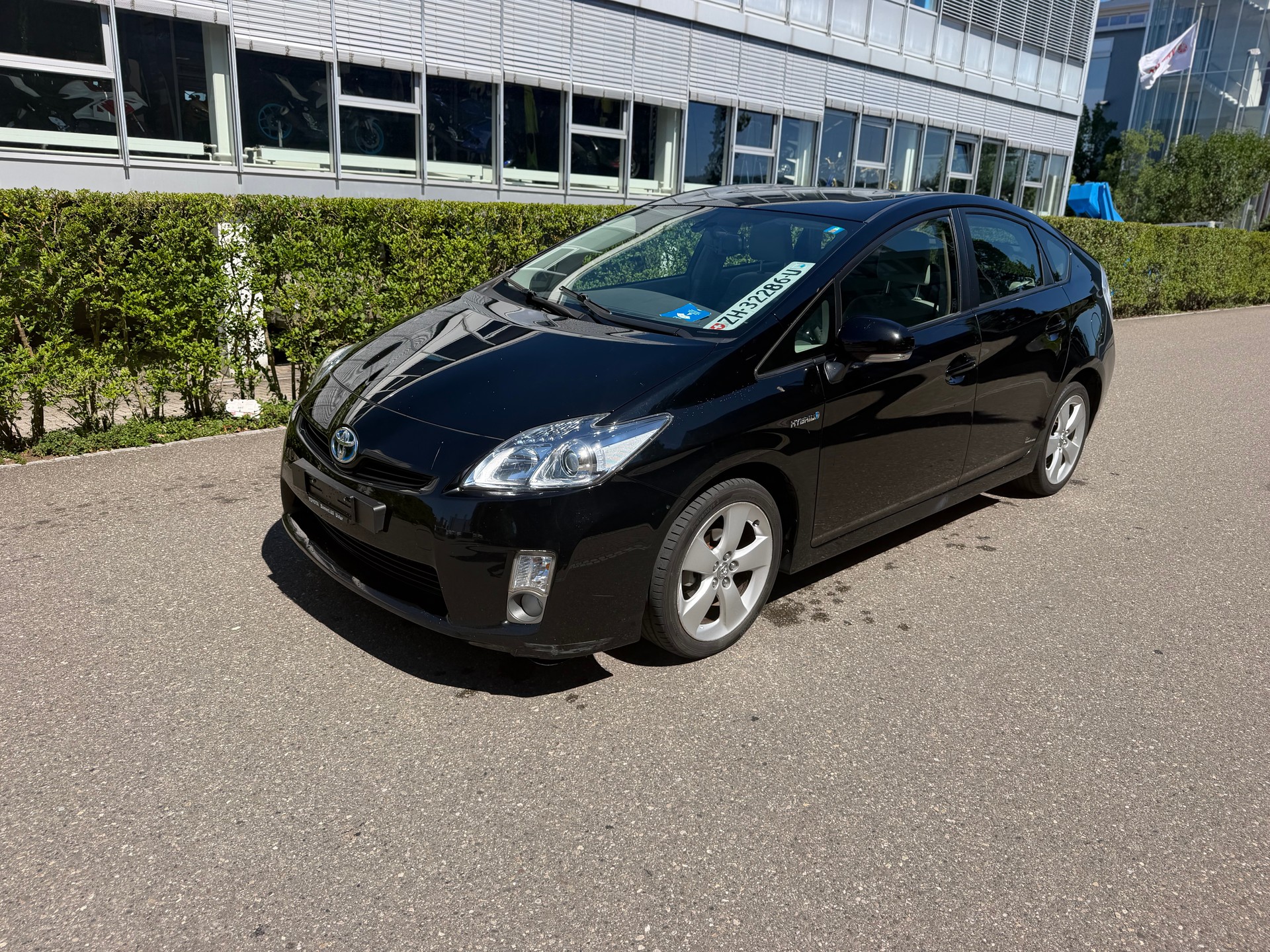 TOYOTA Prius 1.8 16V HSD Sol-image-0