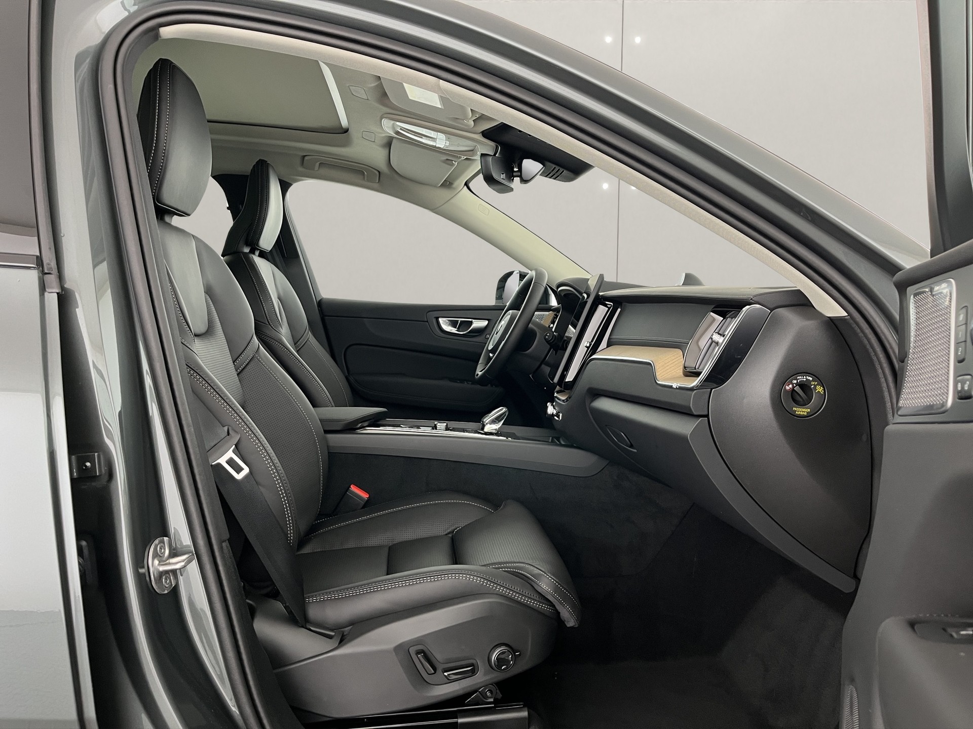 VOLVO XC60 2.0 T8 TE Ultra Dark eAWD-image-12